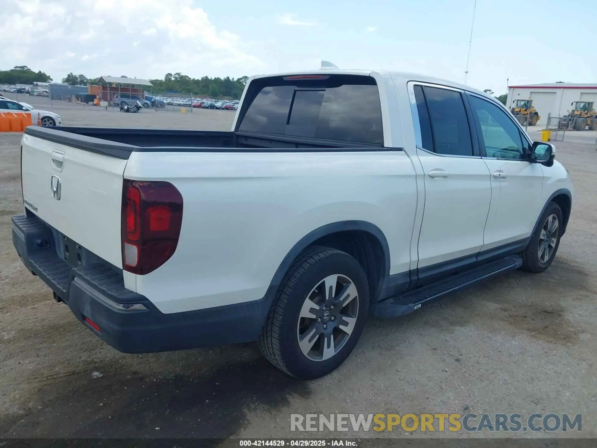 4 Photograph of a damaged car 5FPYK2F60KB000869 HONDA RIDGELINE 2019
