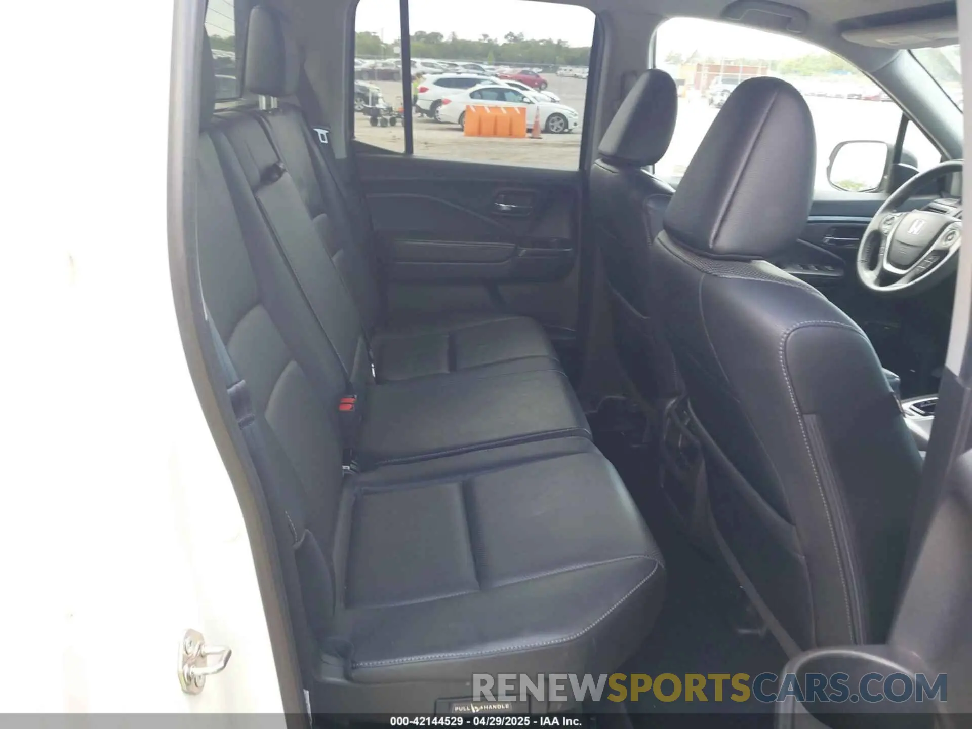 8 Photograph of a damaged car 5FPYK2F60KB000869 HONDA RIDGELINE 2019