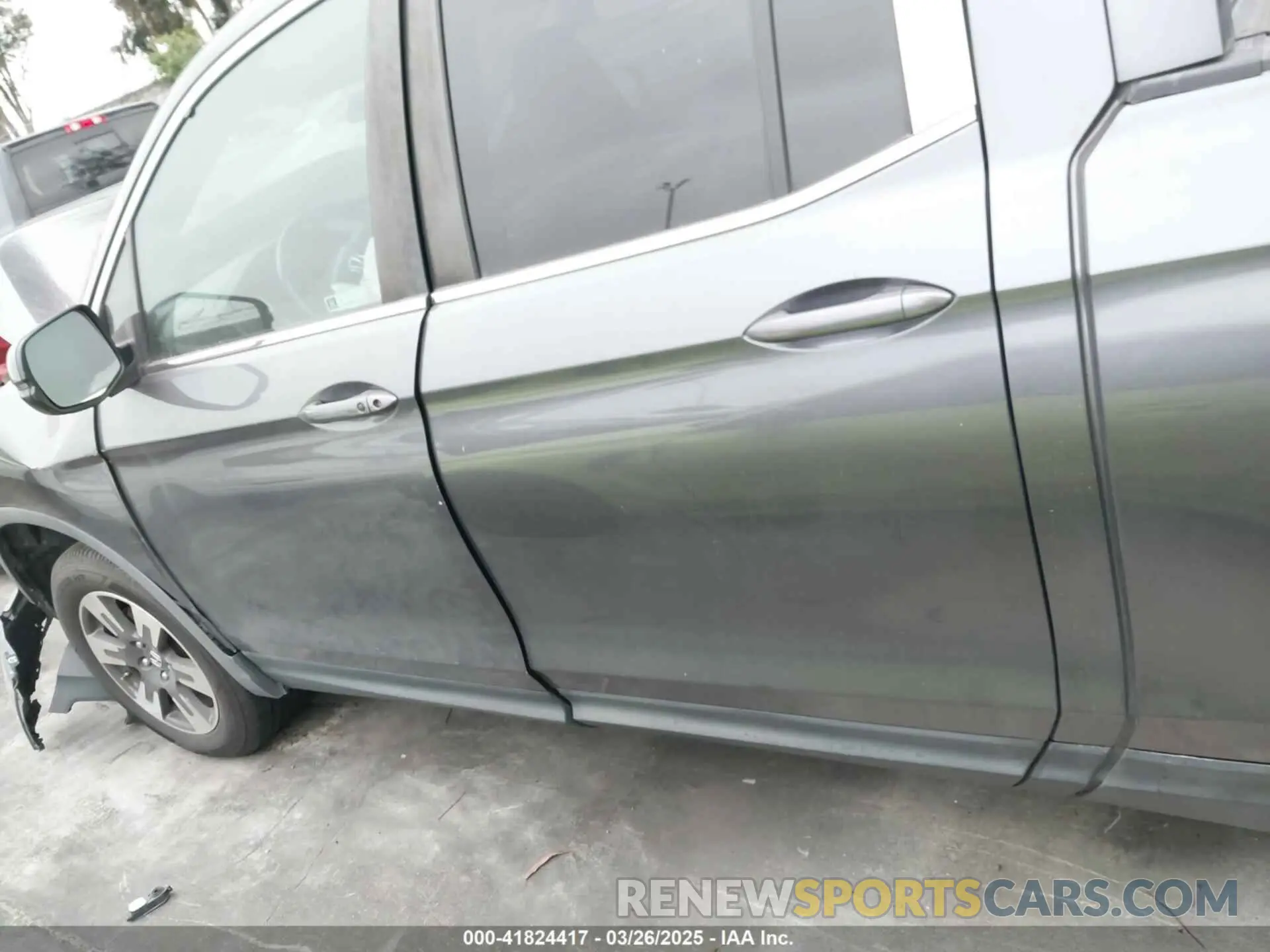 15 Photograph of a damaged car 5FPYK2F64KB007002 HONDA RIDGELINE 2019
