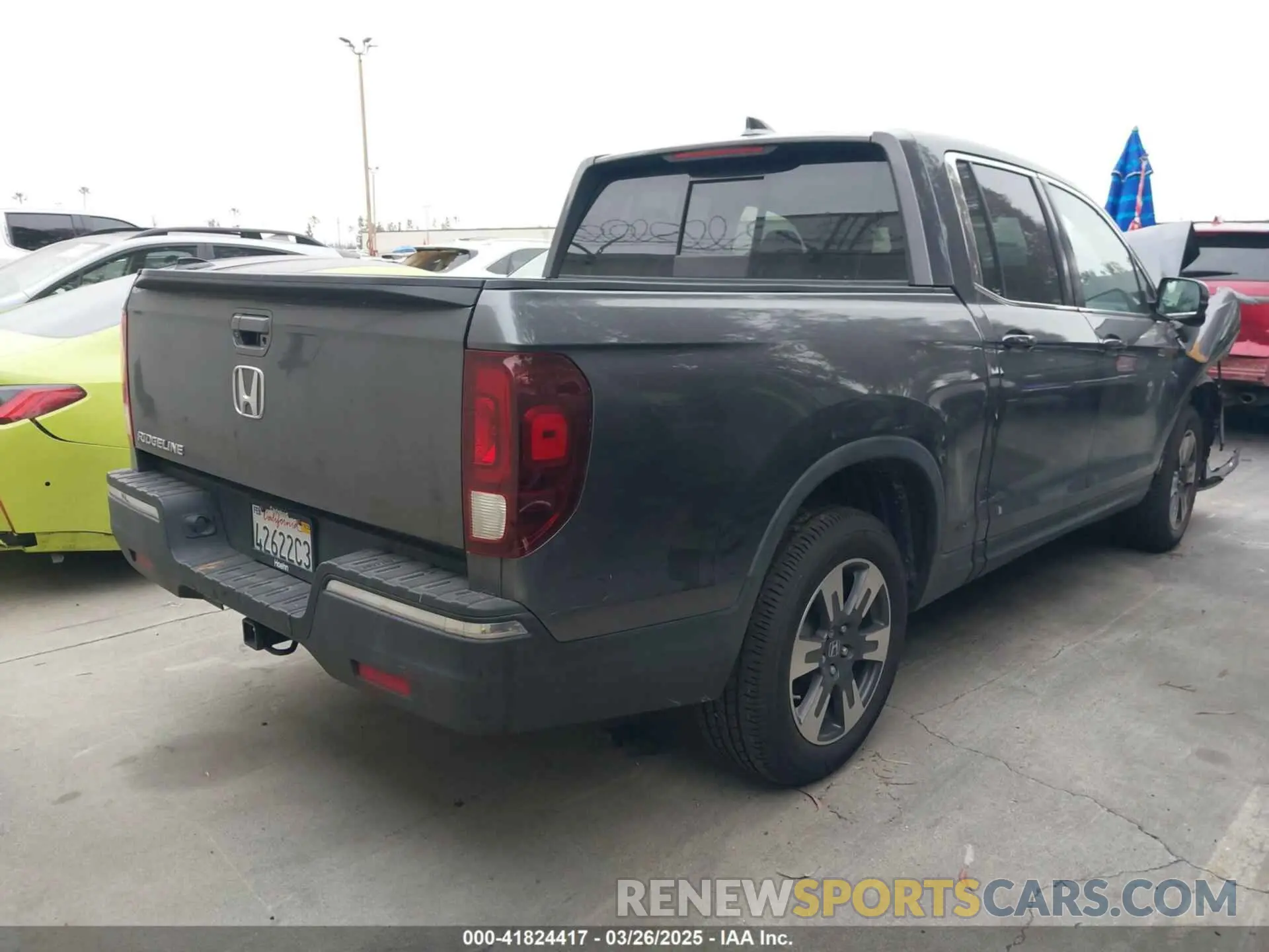 4 Photograph of a damaged car 5FPYK2F64KB007002 HONDA RIDGELINE 2019
