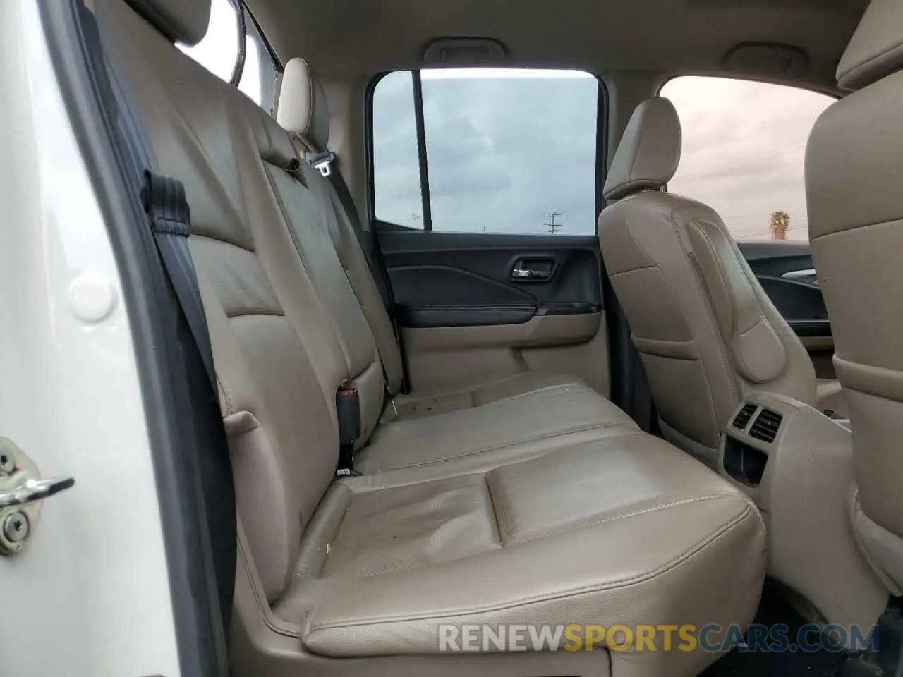 10 Photograph of a damaged car 5FPYK2F69KB000014 HONDA RIDGELINE 2019