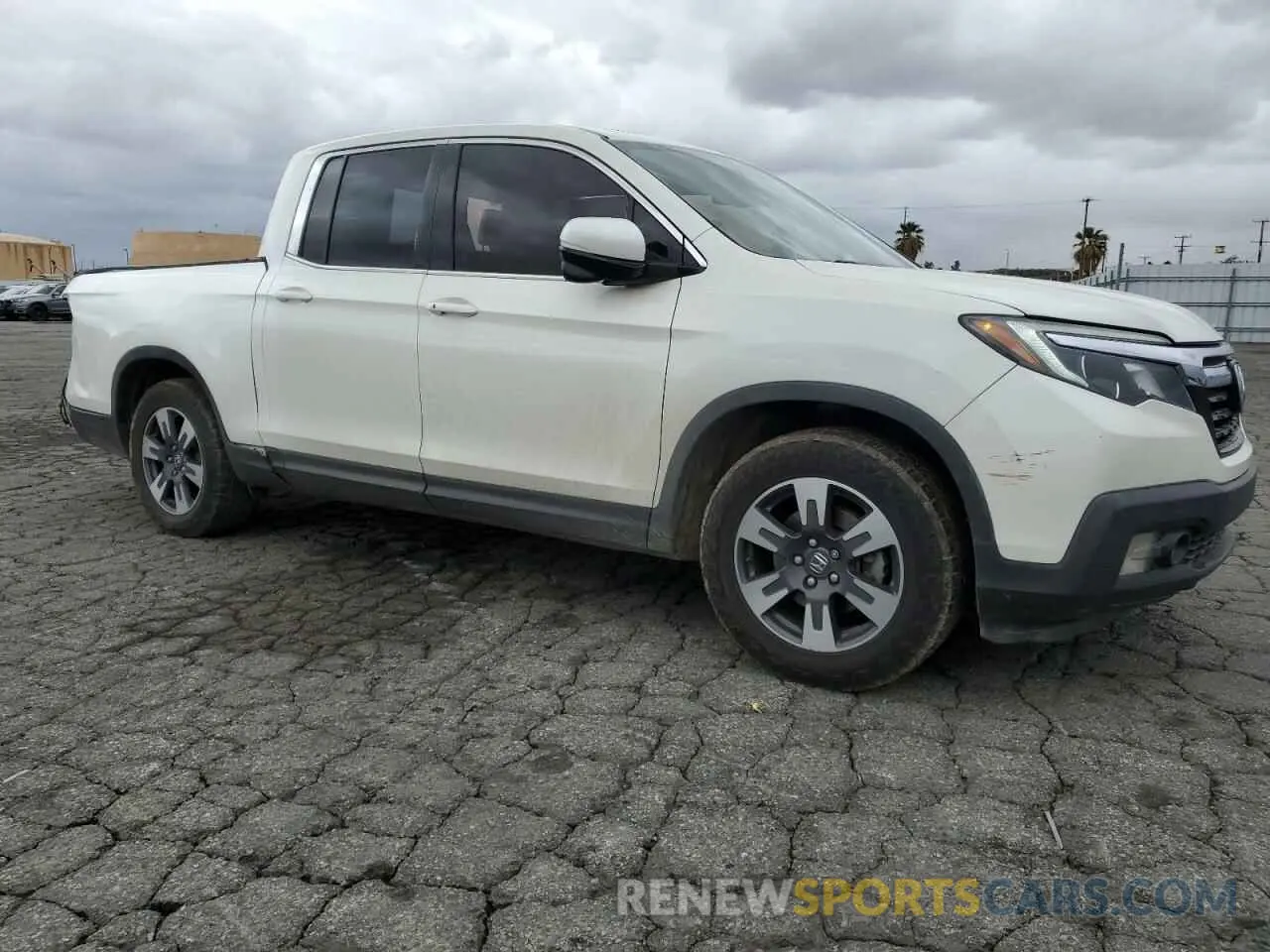 4 Photograph of a damaged car 5FPYK2F69KB000014 HONDA RIDGELINE 2019