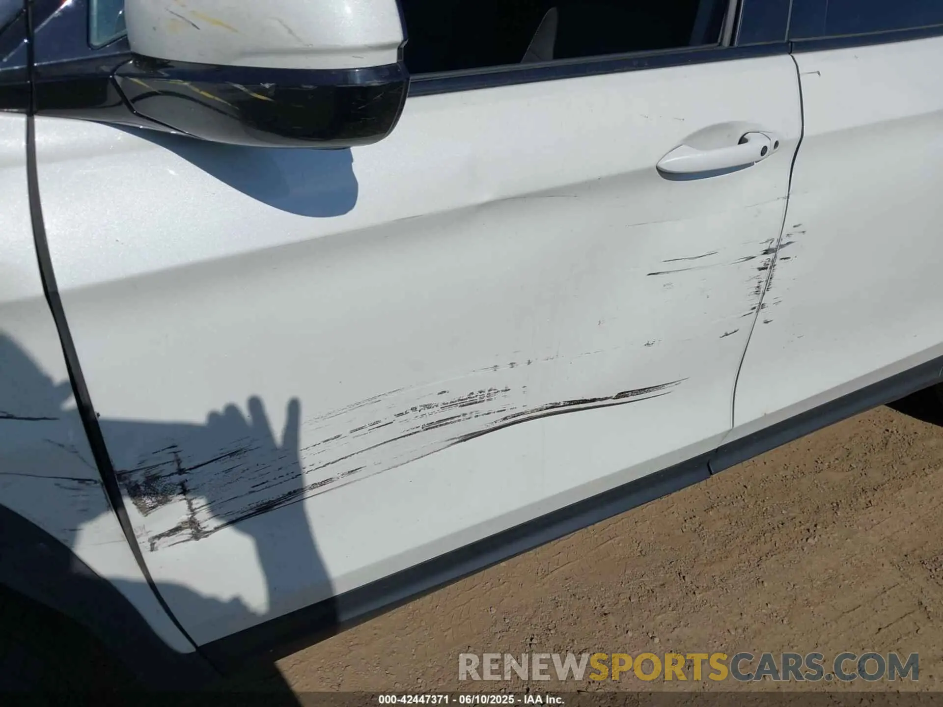 19 Photograph of a damaged car 5FPYK3F14KB045761 HONDA RIDGELINE 2019
