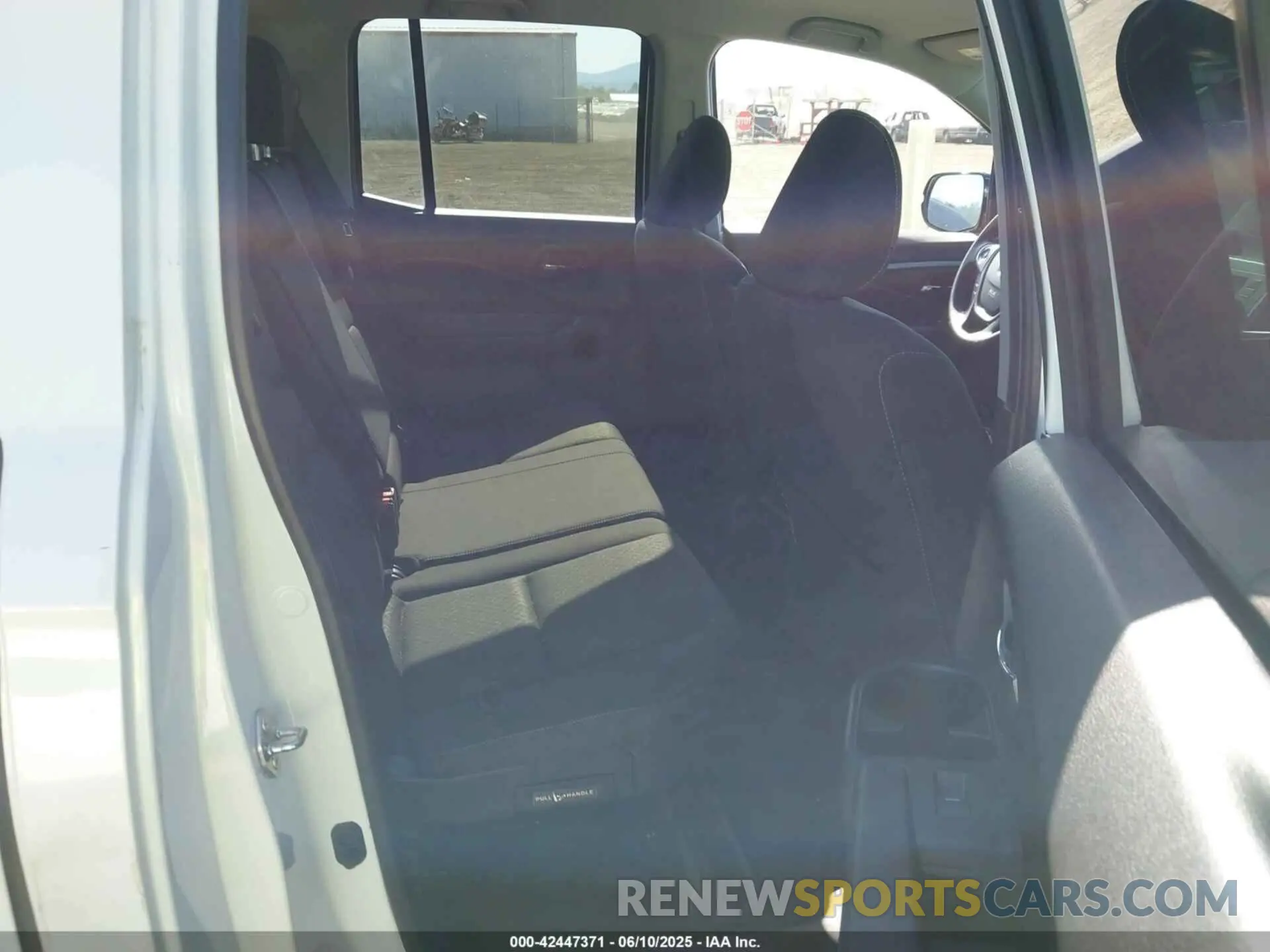 8 Photograph of a damaged car 5FPYK3F14KB045761 HONDA RIDGELINE 2019