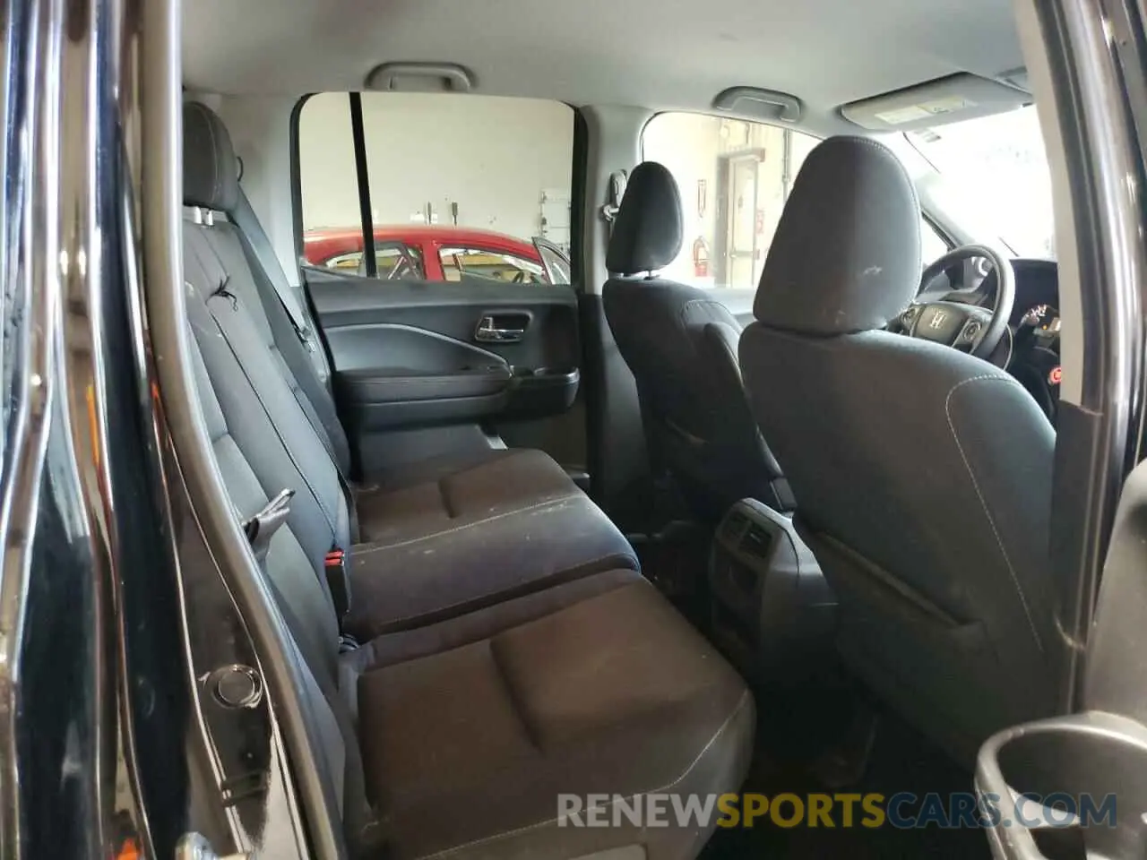 10 Photograph of a damaged car 5FPYK3F16KB045731 HONDA RIDGELINE 2019