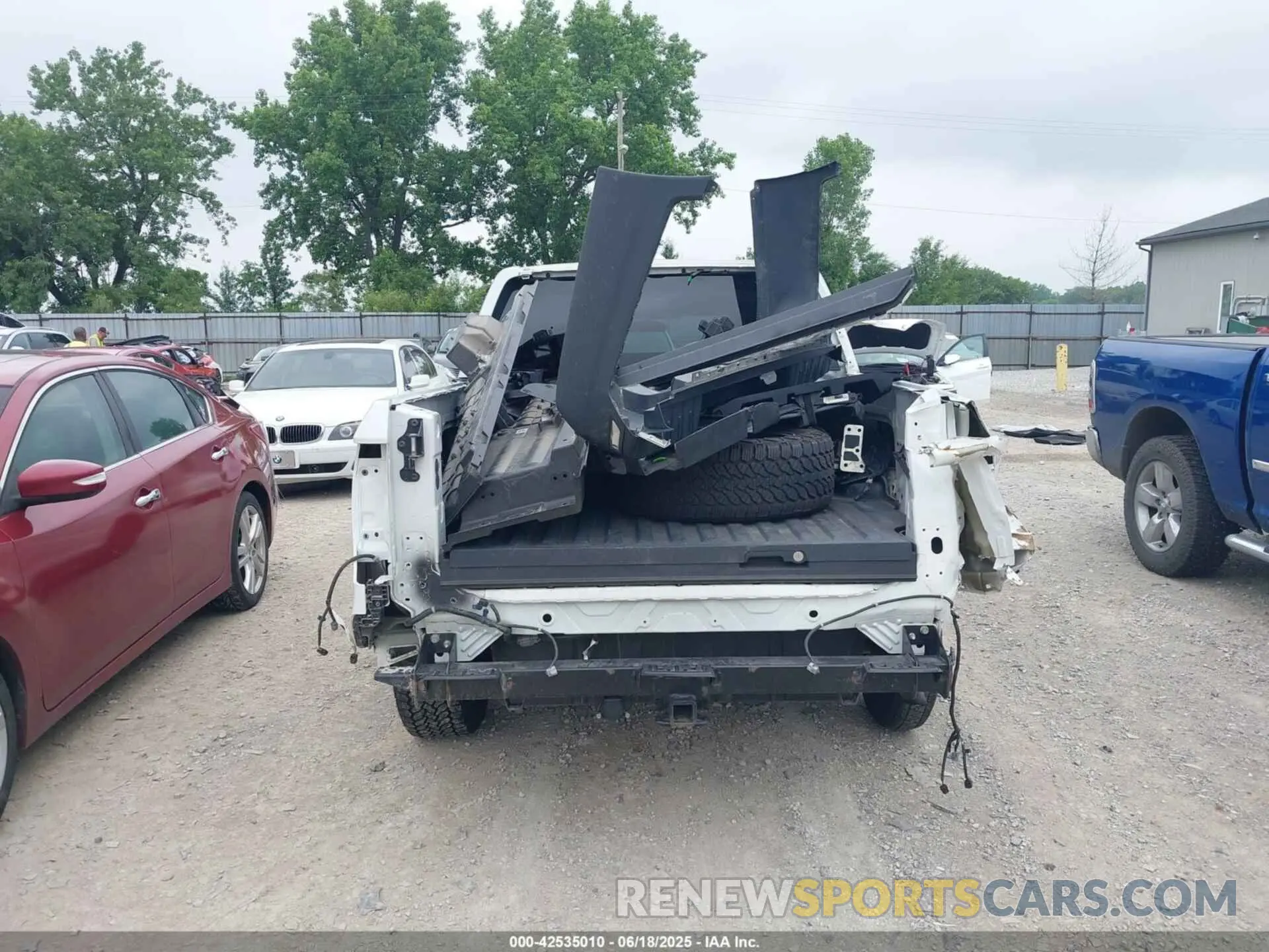 17 Photograph of a damaged car 5FPYK3F18KB046976 HONDA RIDGELINE 2019