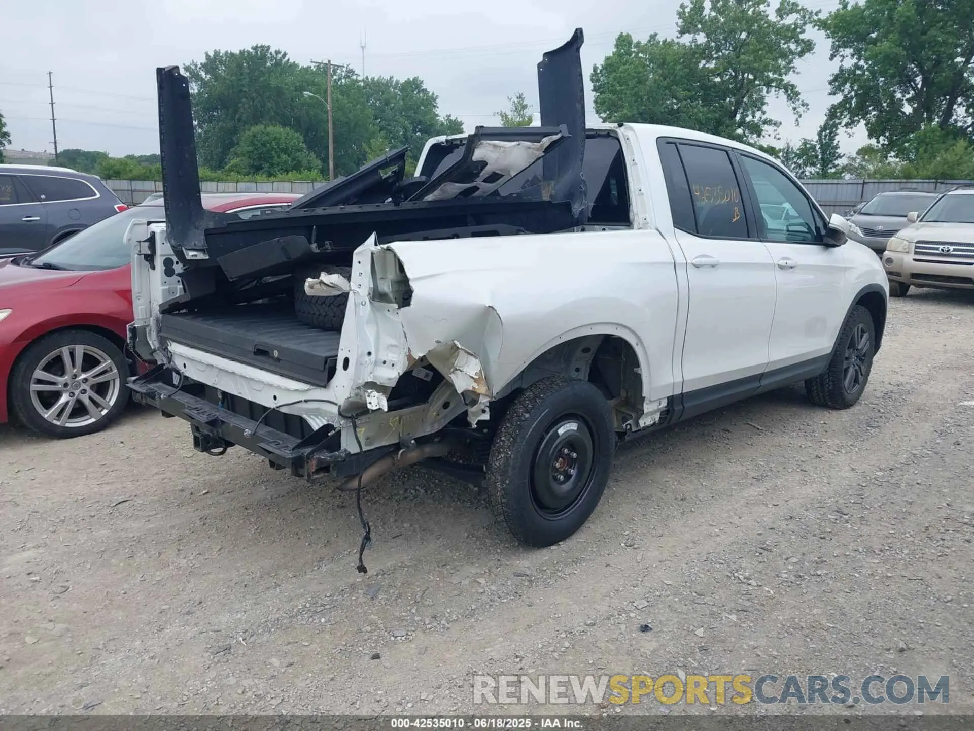 4 Photograph of a damaged car 5FPYK3F18KB046976 HONDA RIDGELINE 2019
