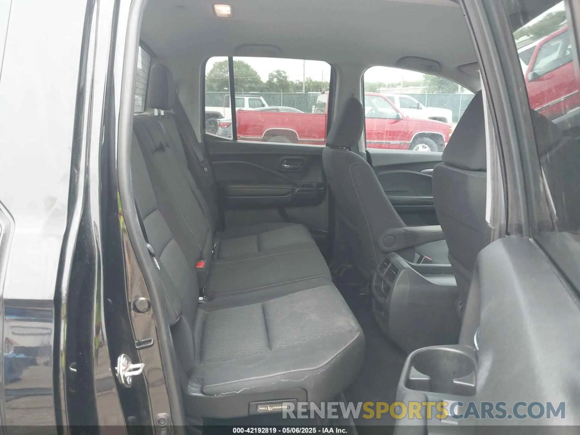 8 Photograph of a damaged car 5FPYK3F18KB047139 HONDA RIDGELINE 2019