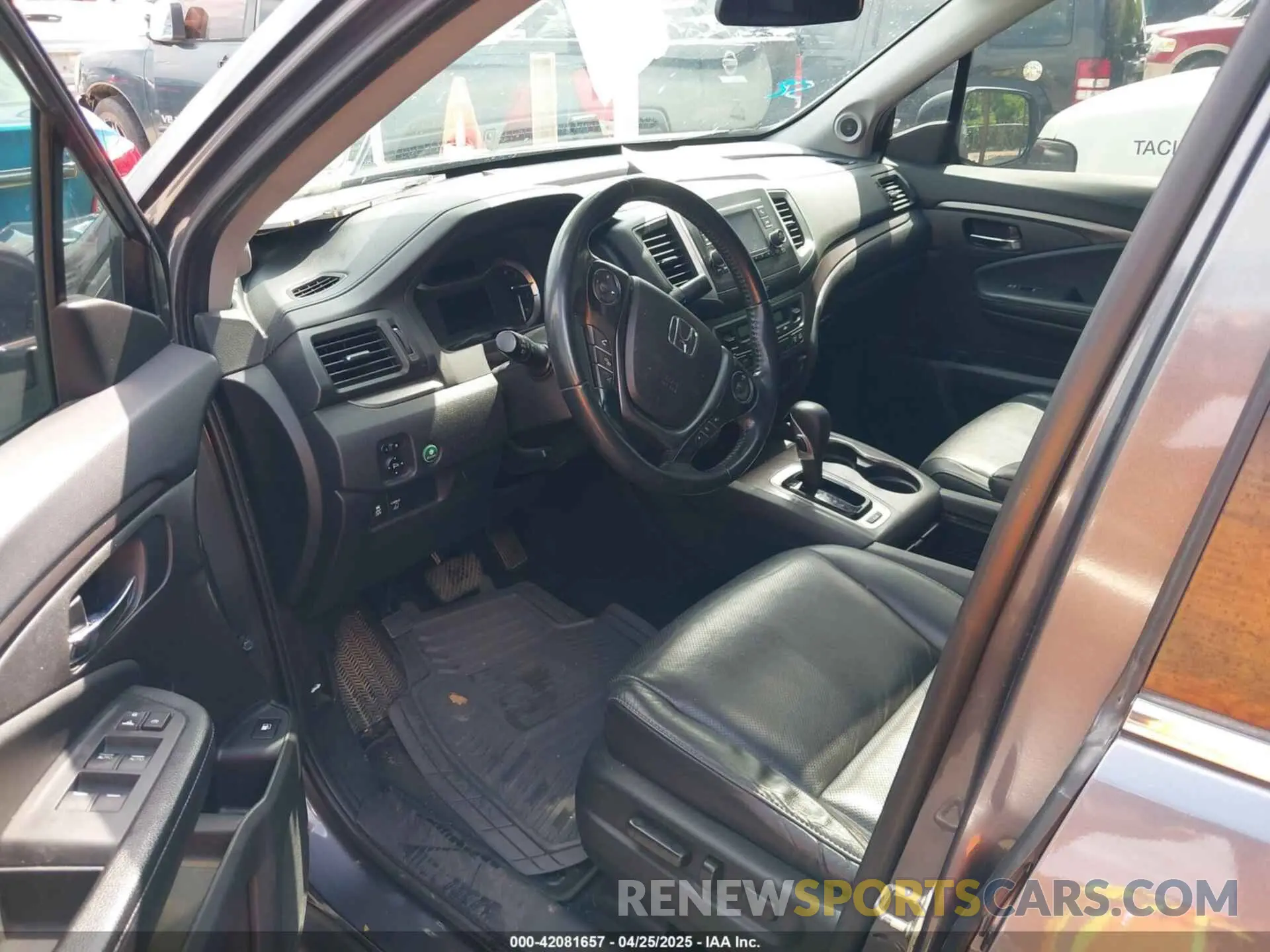 17 Photograph of a damaged car 5FPYK3F53KB044524 HONDA RIDGELINE 2019