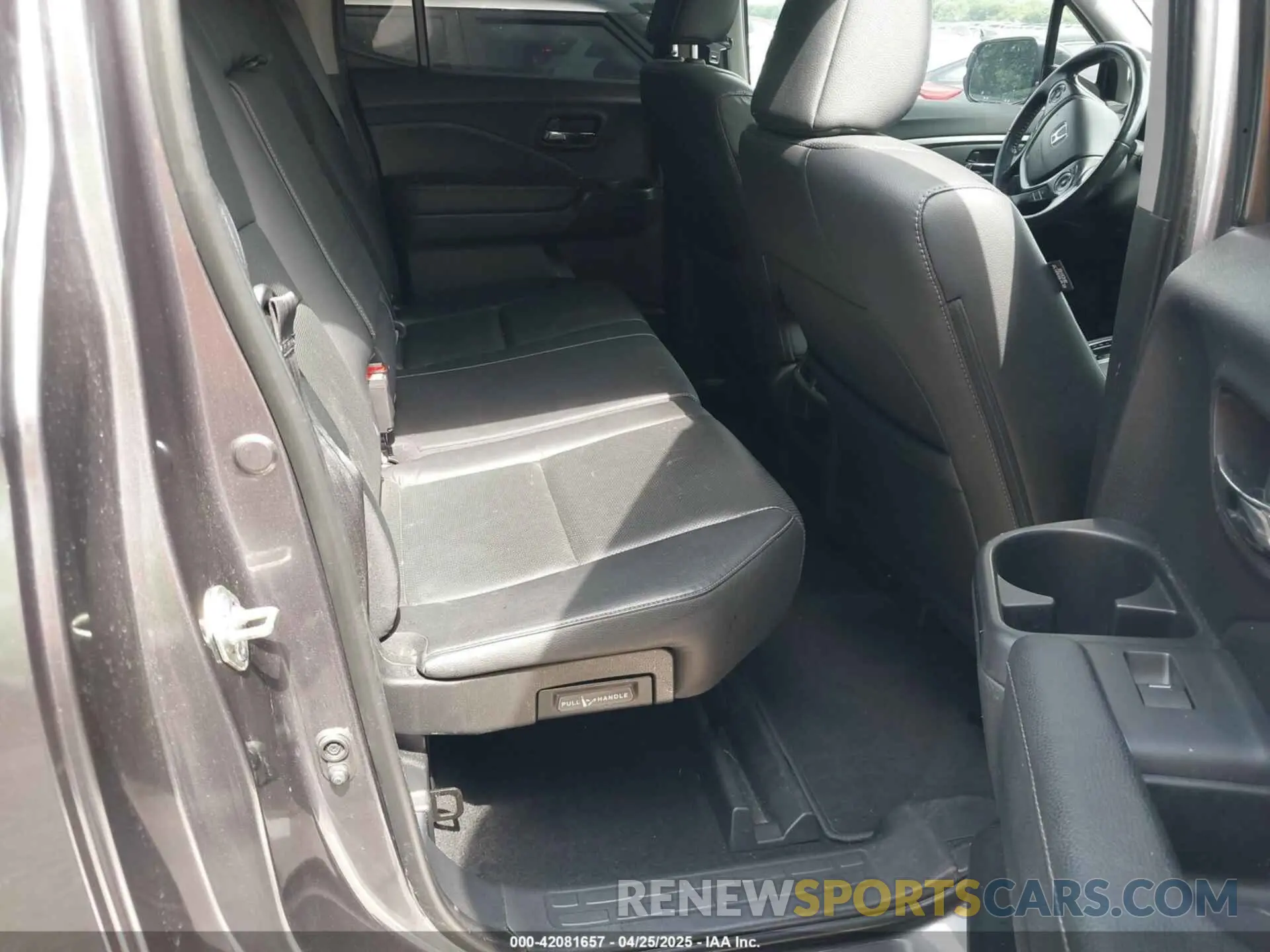 8 Photograph of a damaged car 5FPYK3F53KB044524 HONDA RIDGELINE 2019
