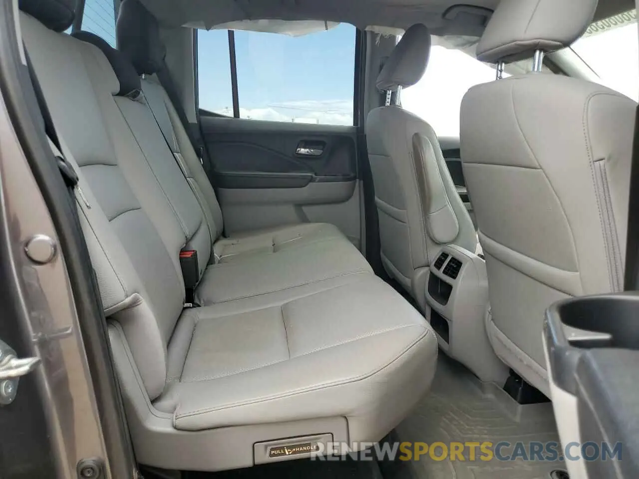 10 Photograph of a damaged car 5FPYK3F55KB005630 HONDA RIDGELINE 2019