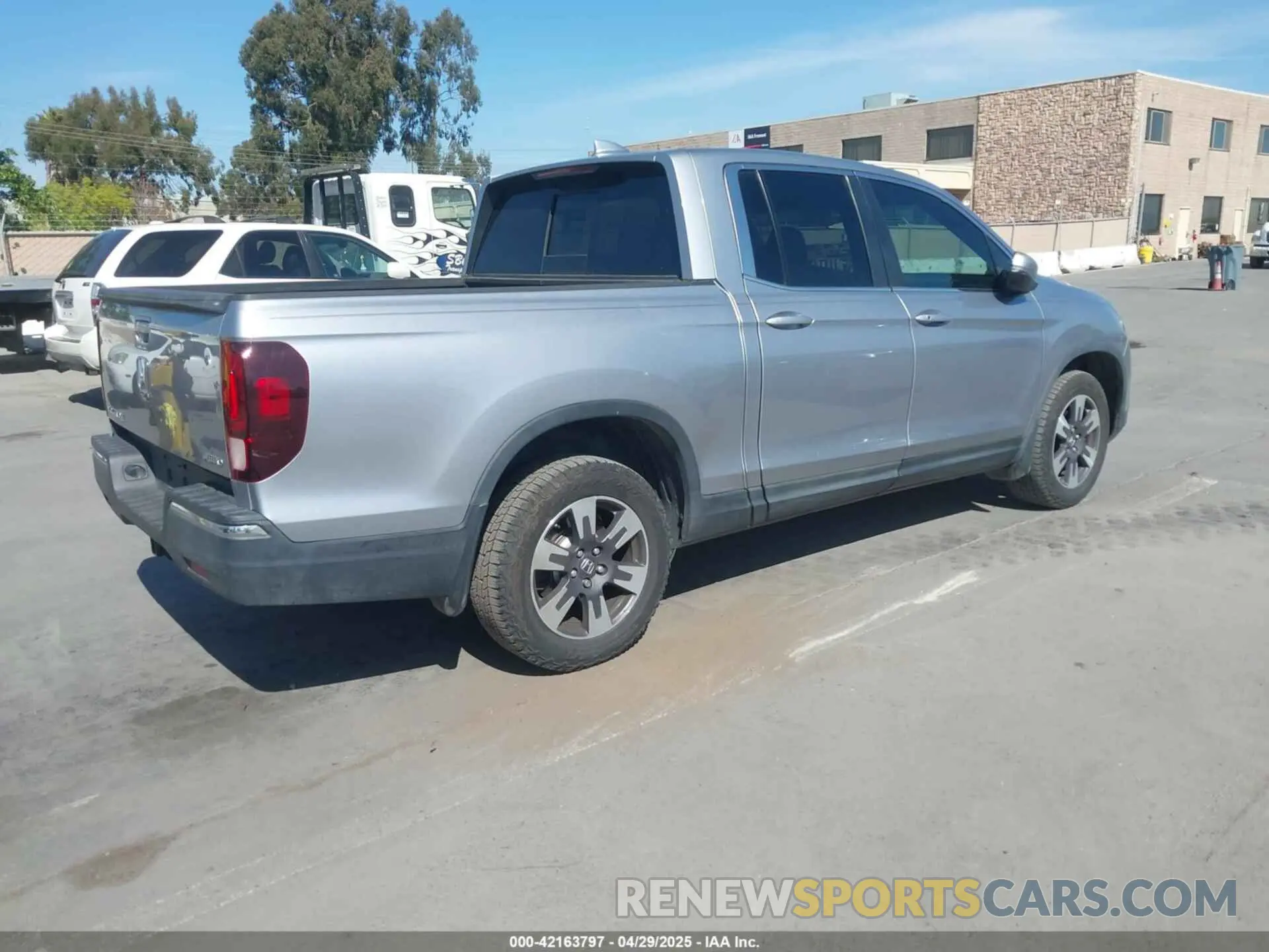 4 Photograph of a damaged car 5FPYK3F57KB045594 HONDA RIDGELINE 2019