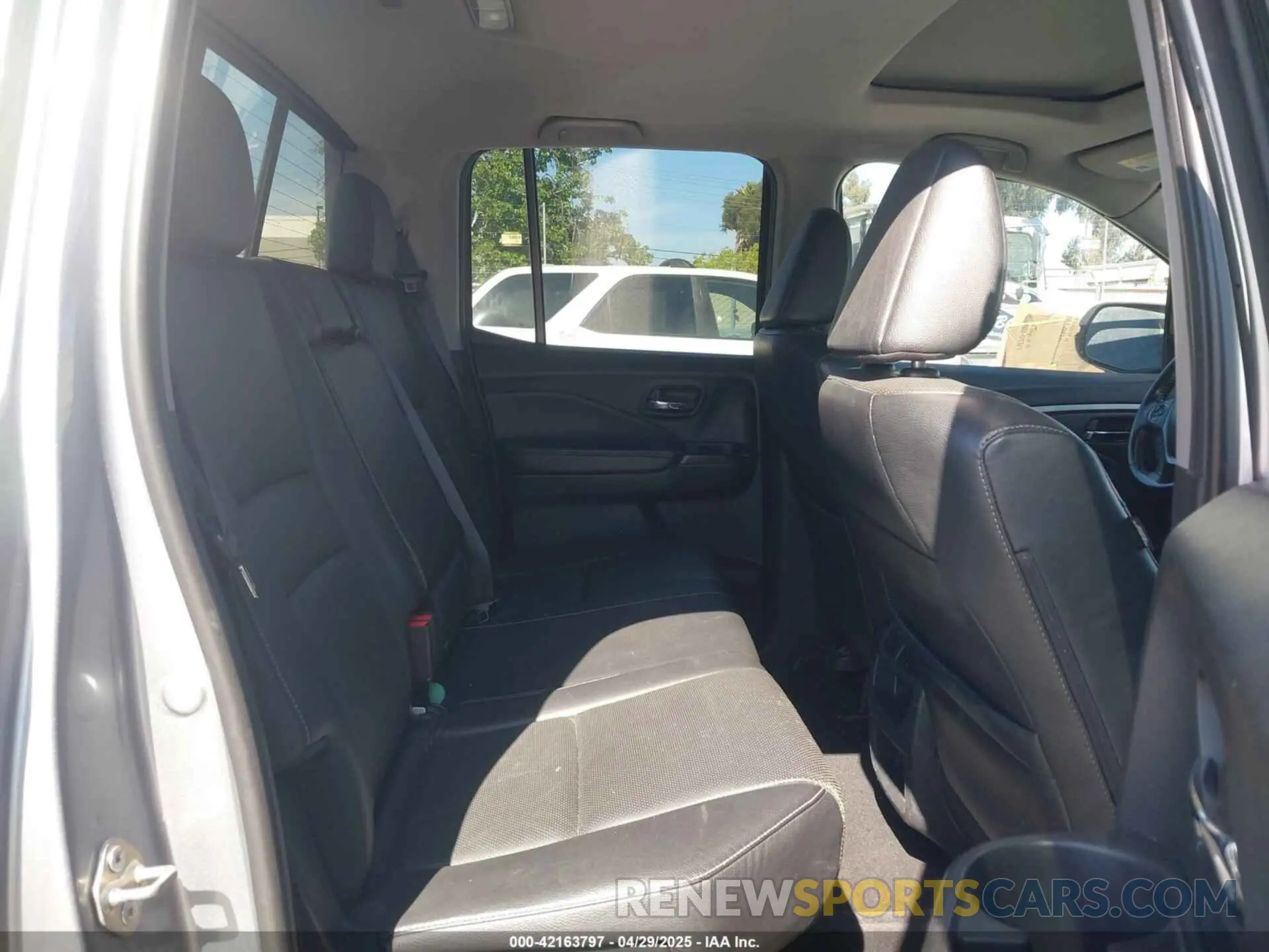 8 Photograph of a damaged car 5FPYK3F57KB045594 HONDA RIDGELINE 2019