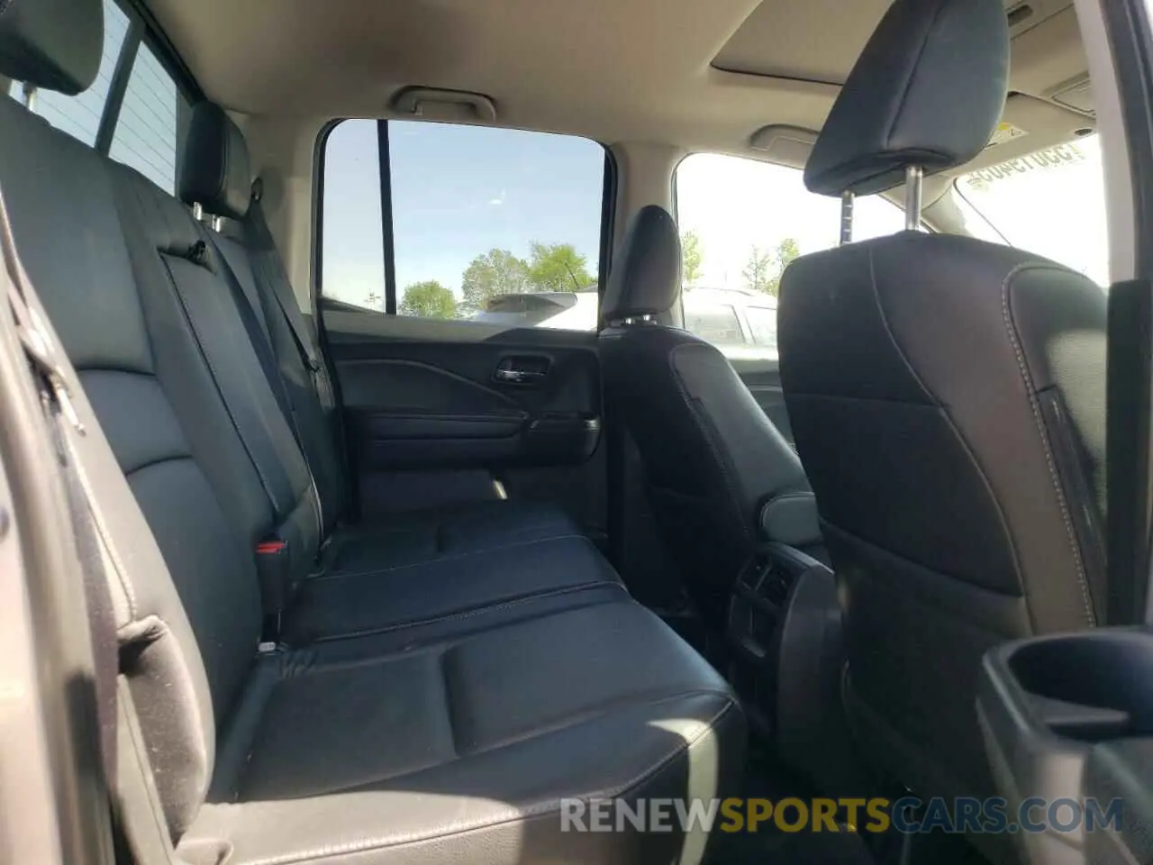 10 Photograph of a damaged car 5FPYK3F57KB048575 HONDA RIDGELINE 2019