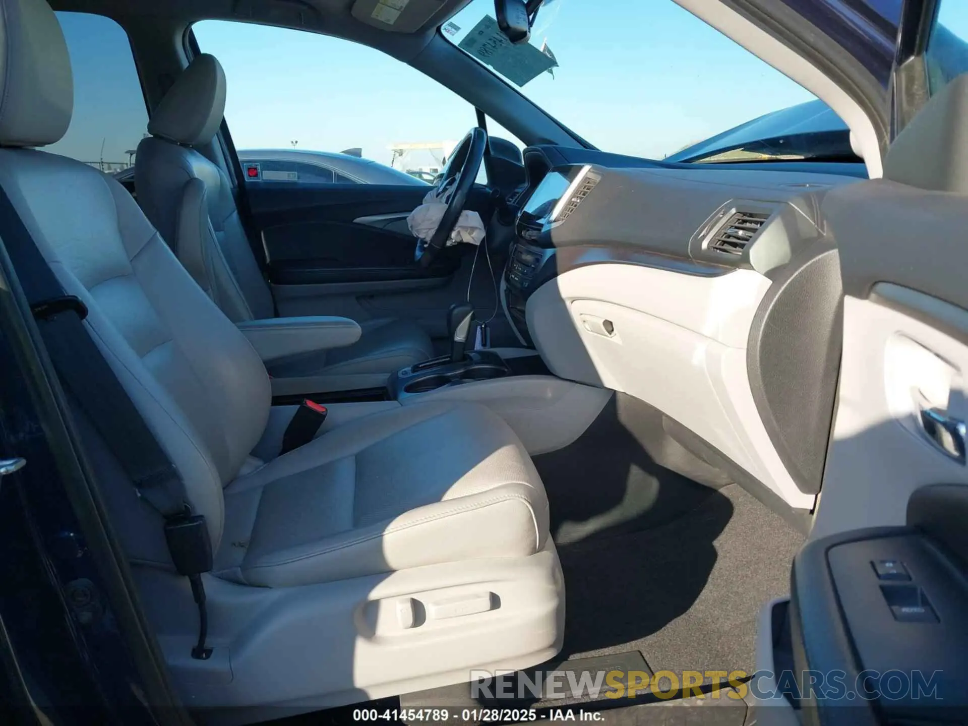 5 Photograph of a damaged car 5FPYK3F63KB009202 HONDA RIDGELINE 2019