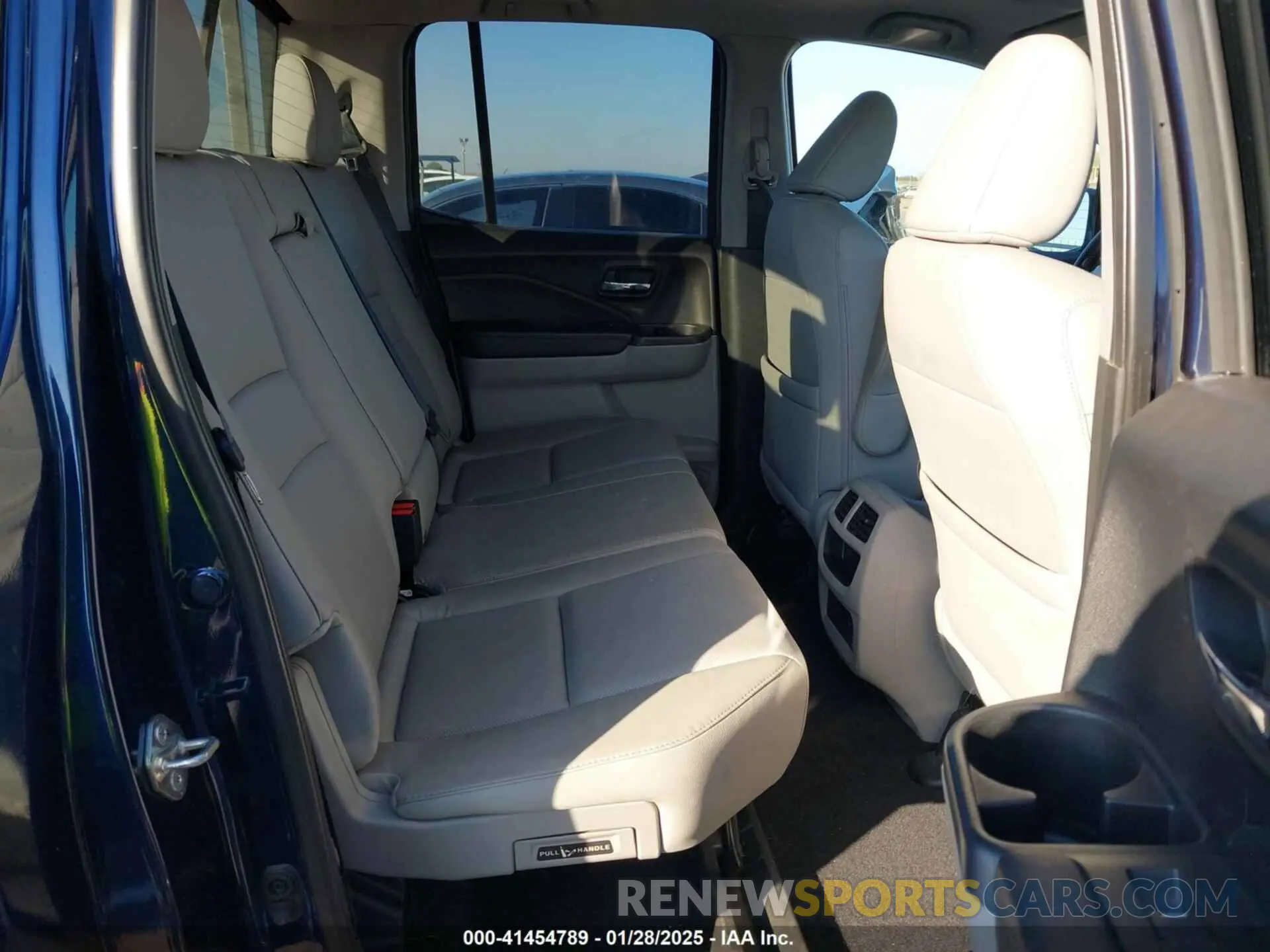 8 Photograph of a damaged car 5FPYK3F63KB009202 HONDA RIDGELINE 2019