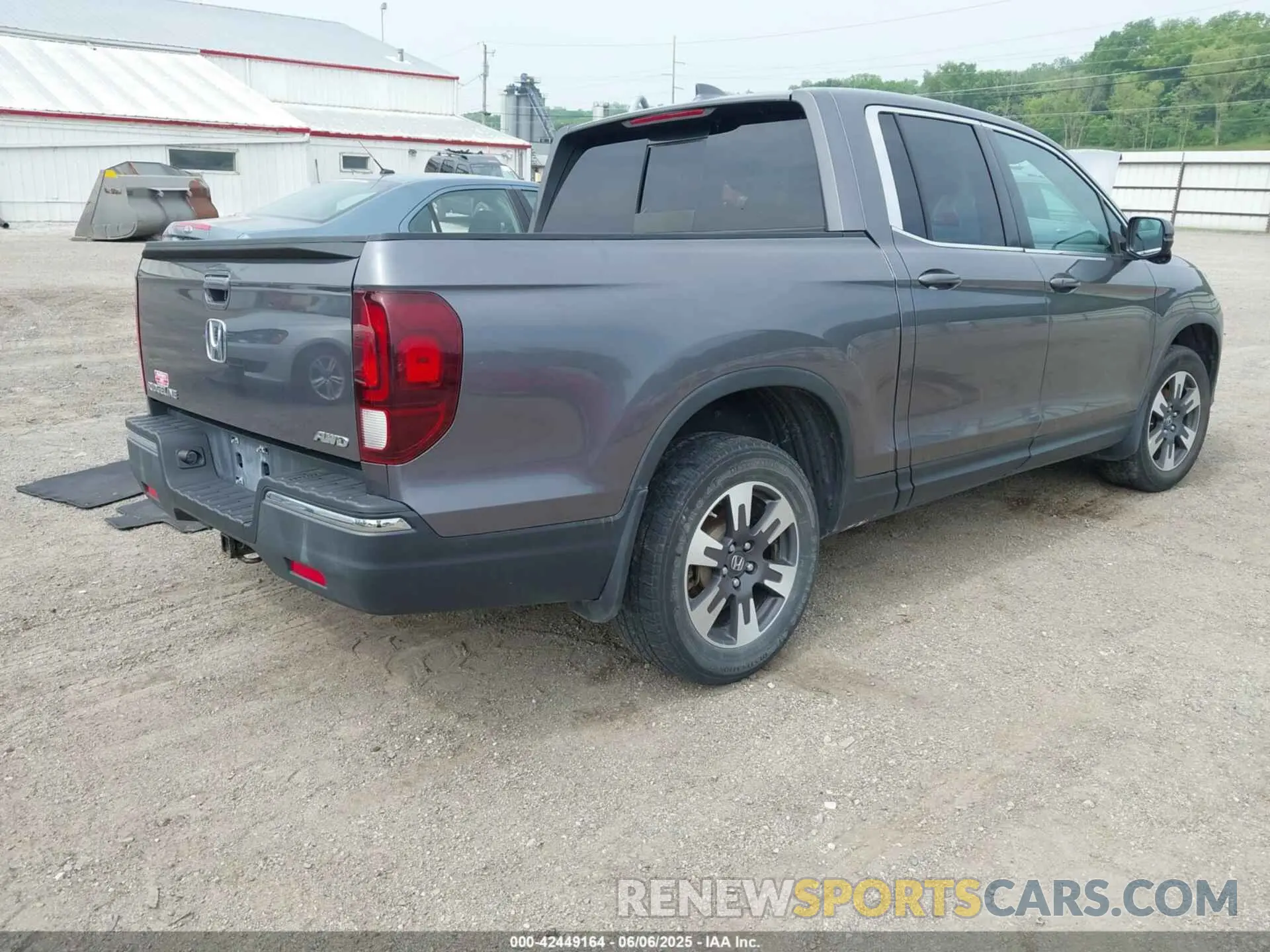 4 Photograph of a damaged car 5FPYK3F67KB026570 HONDA RIDGELINE 2019