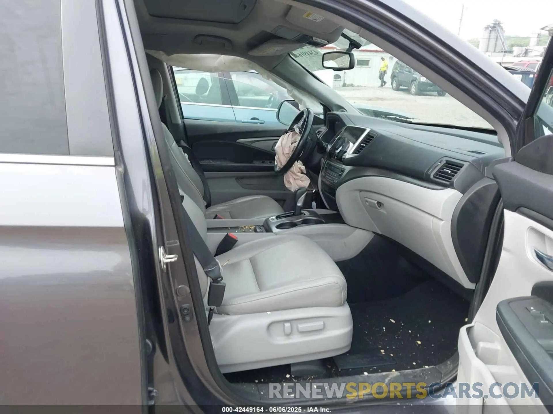 5 Photograph of a damaged car 5FPYK3F67KB026570 HONDA RIDGELINE 2019