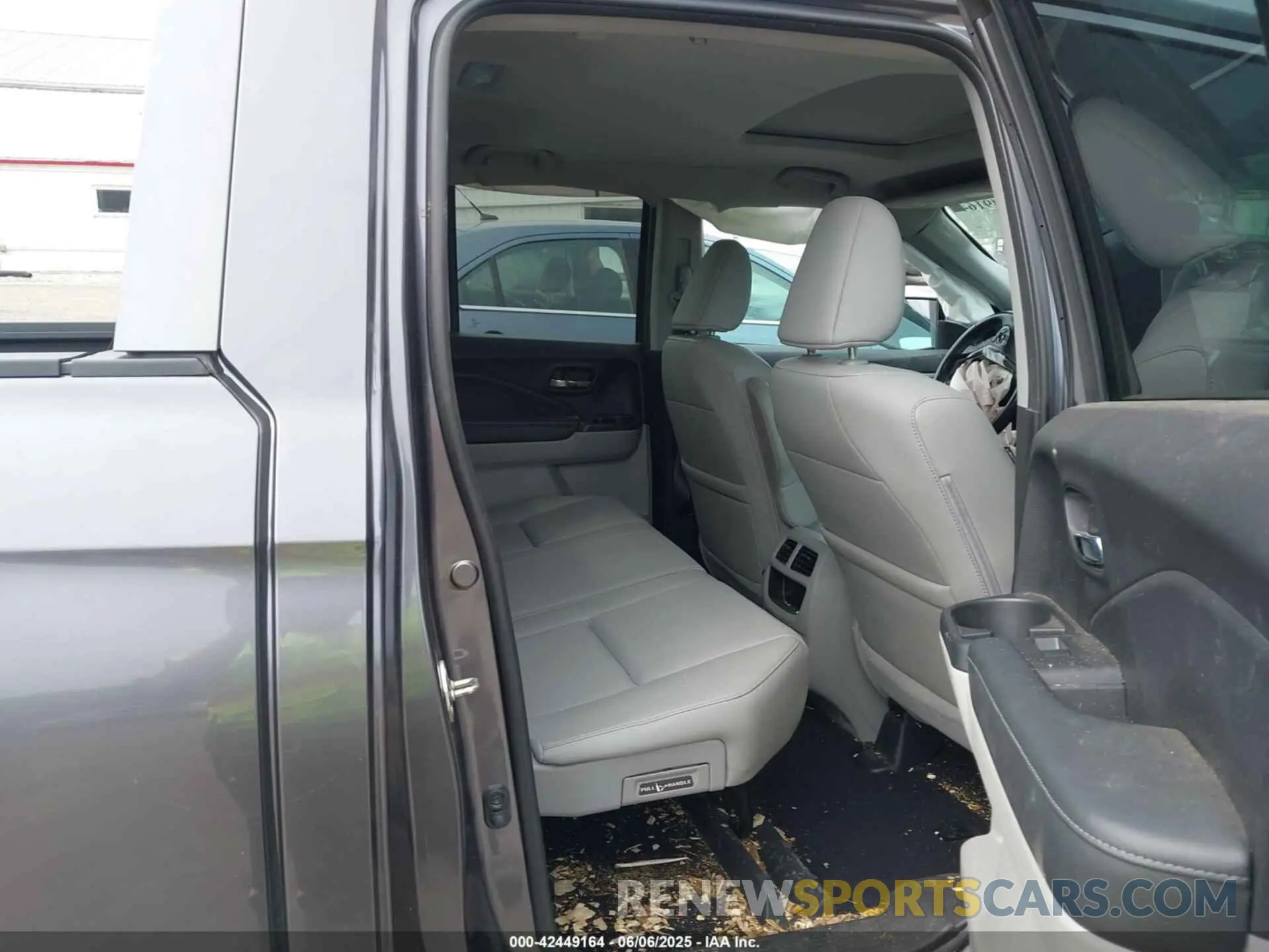 8 Photograph of a damaged car 5FPYK3F67KB026570 HONDA RIDGELINE 2019