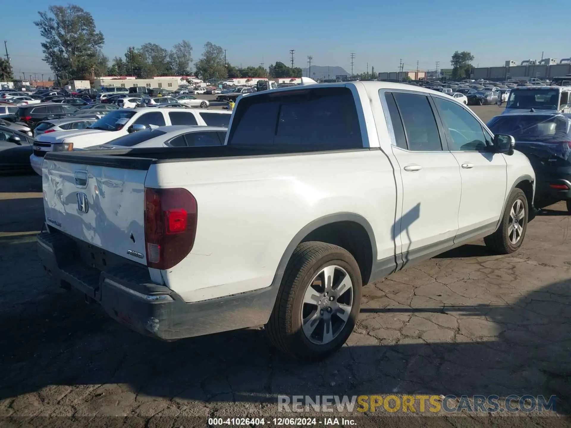 4 Photograph of a damaged car 5FPYK3F6XKB032833 HONDA RIDGELINE 2019