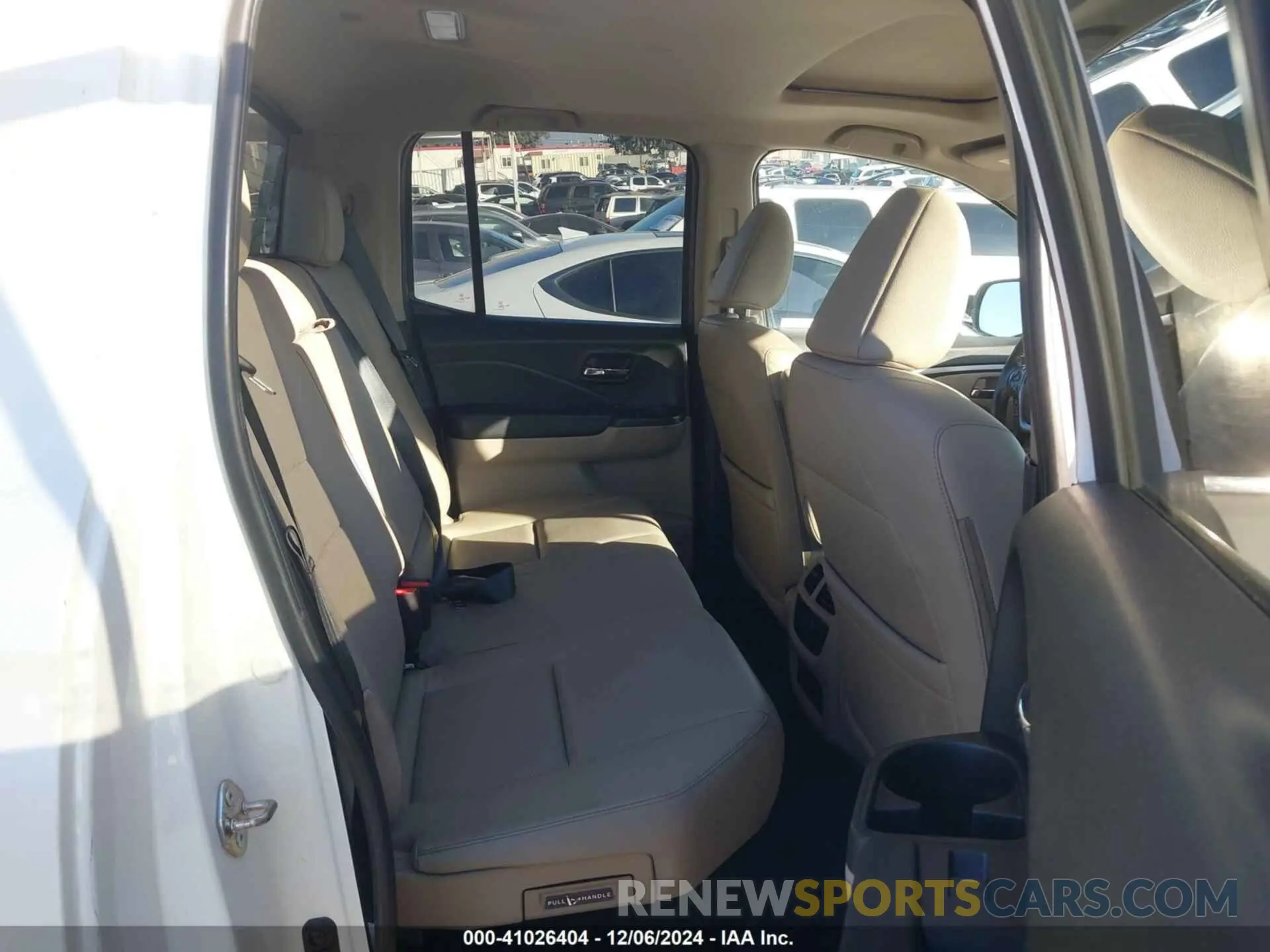 8 Photograph of a damaged car 5FPYK3F6XKB032833 HONDA RIDGELINE 2019
