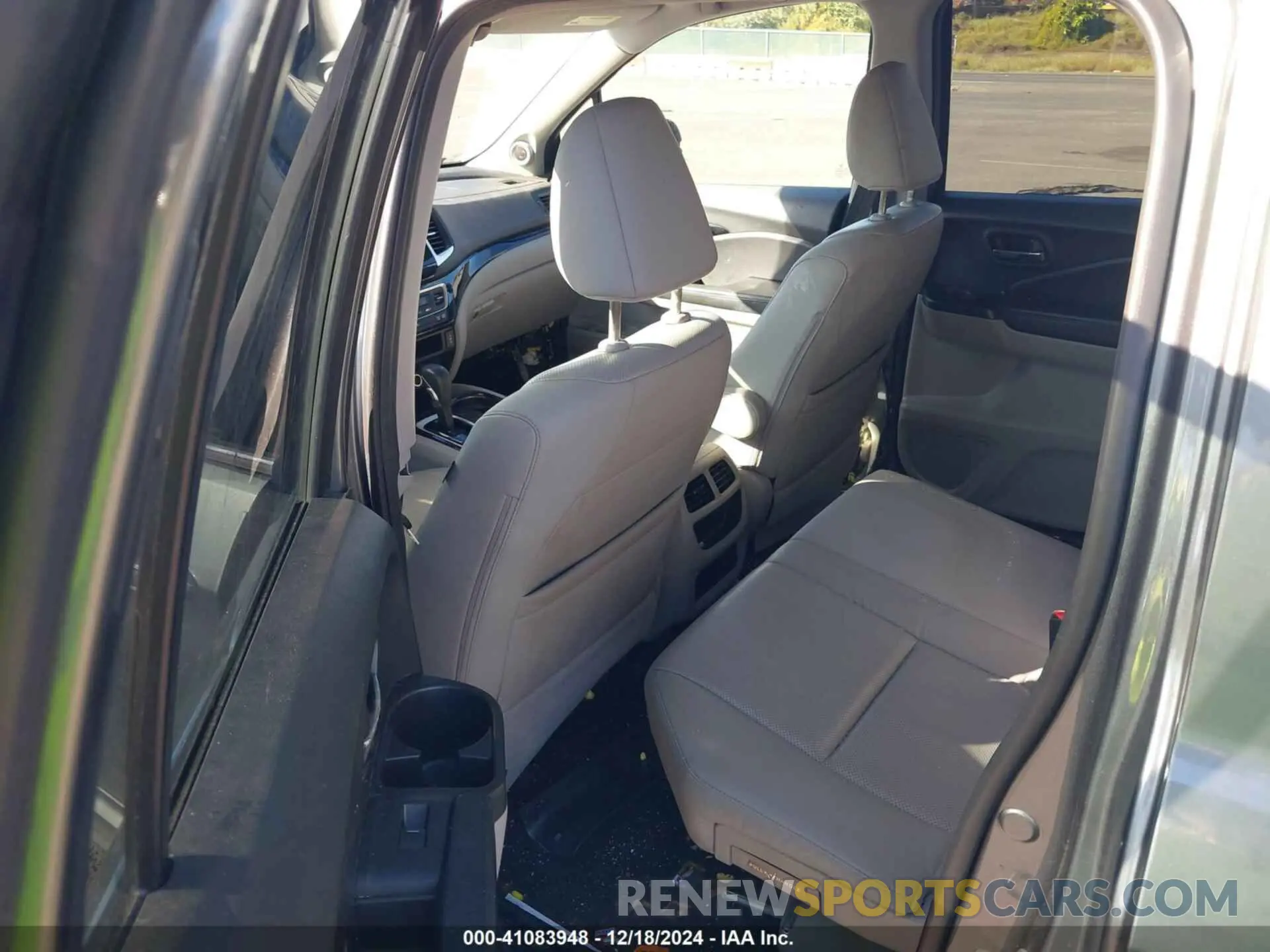 8 Photograph of a damaged car 5FPYK3F70KB003639 HONDA RIDGELINE 2019