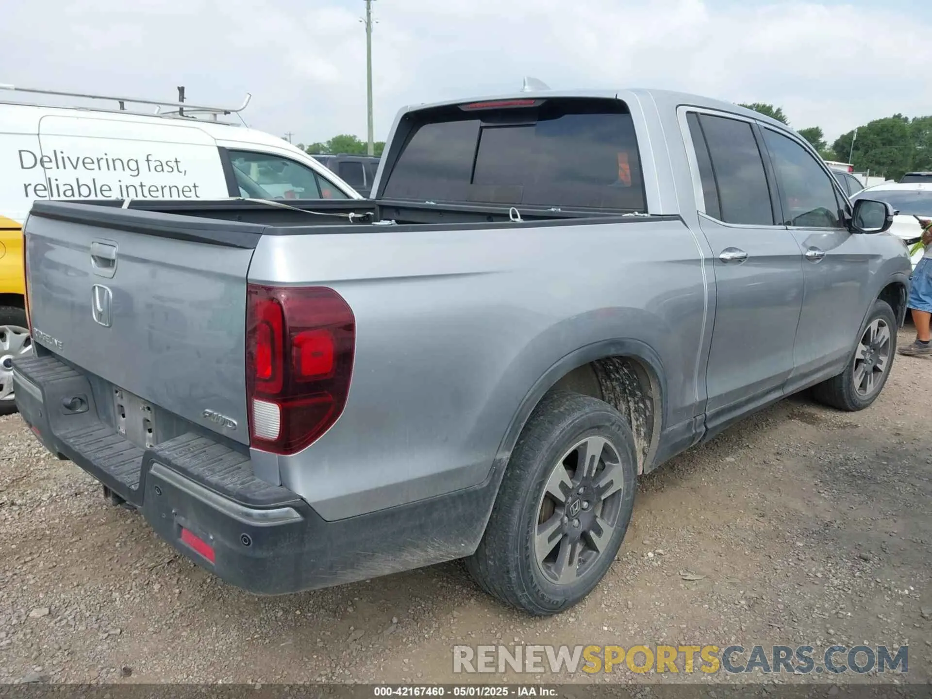 4 Photograph of a damaged car 5FPYK3F73KB006244 HONDA RIDGELINE 2019