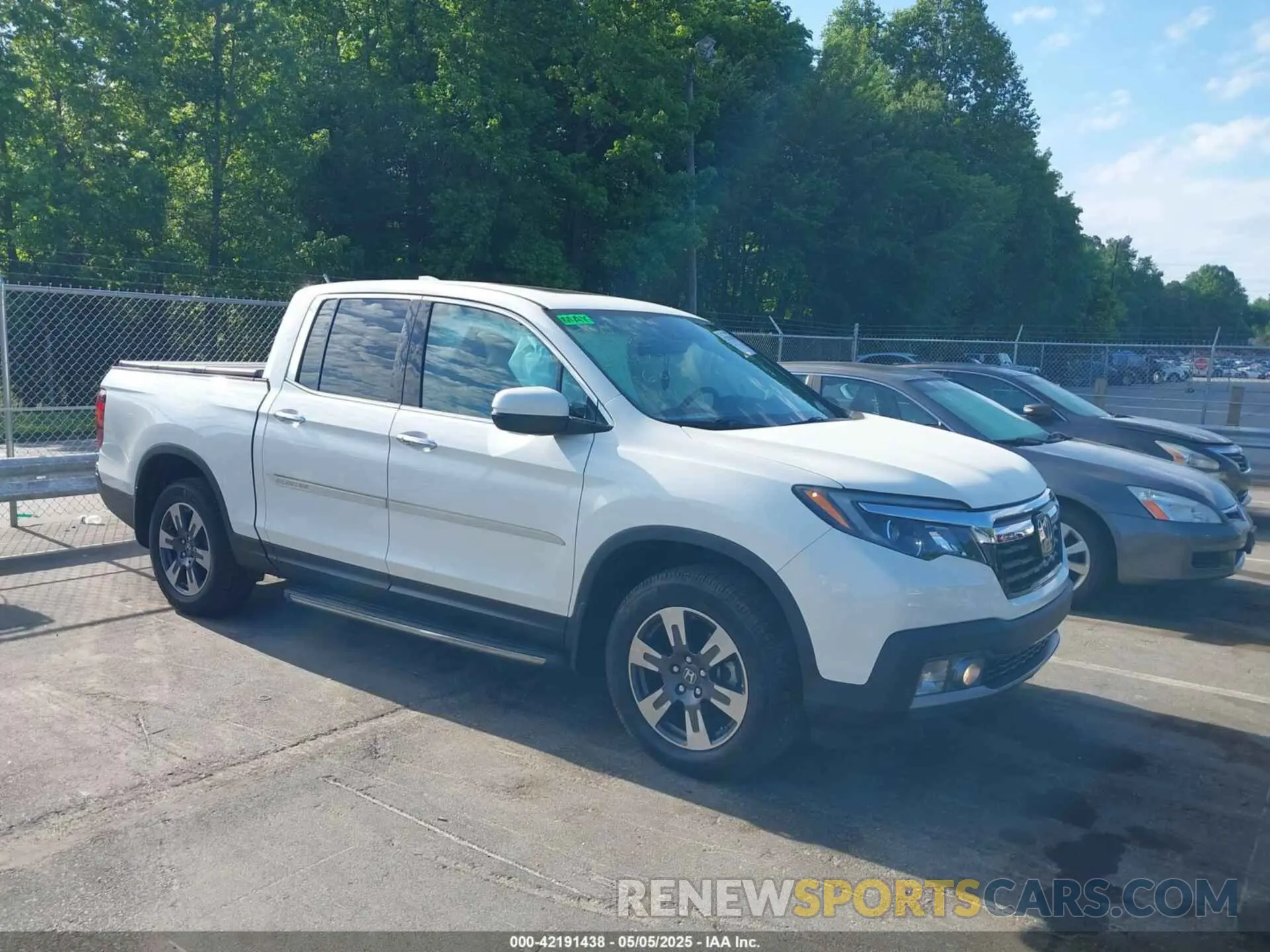 1 Photograph of a damaged car 5FPYK3F74KB006804 HONDA RIDGELINE 2019
