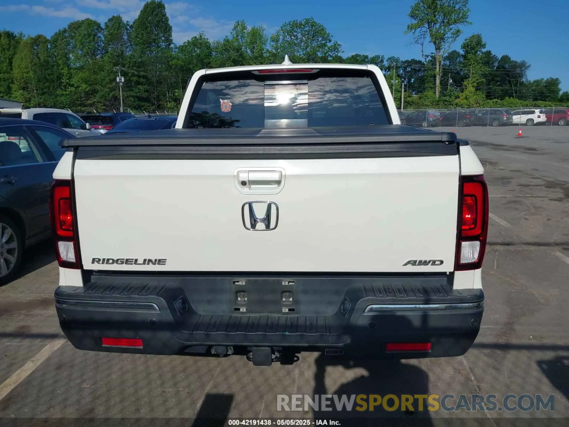 16 Photograph of a damaged car 5FPYK3F74KB006804 HONDA RIDGELINE 2019