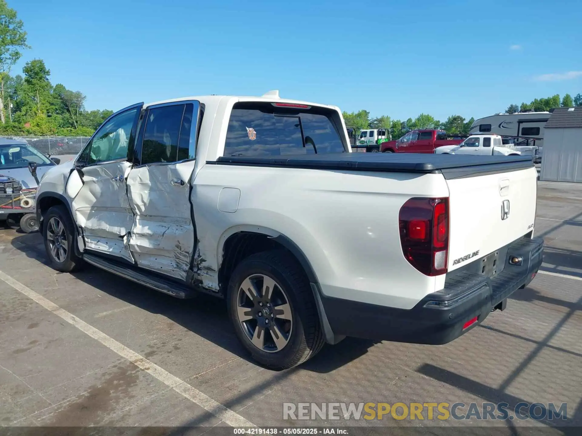 3 Photograph of a damaged car 5FPYK3F74KB006804 HONDA RIDGELINE 2019