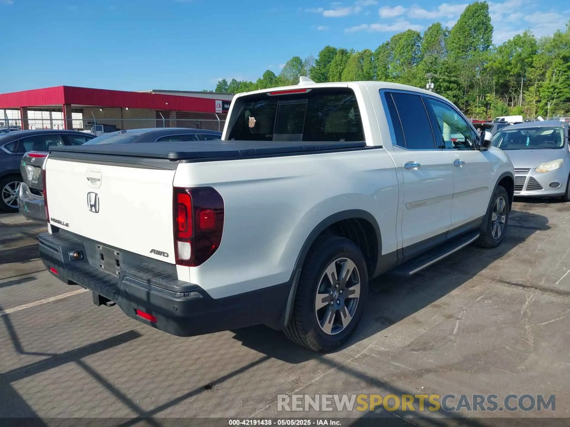 4 Photograph of a damaged car 5FPYK3F74KB006804 HONDA RIDGELINE 2019