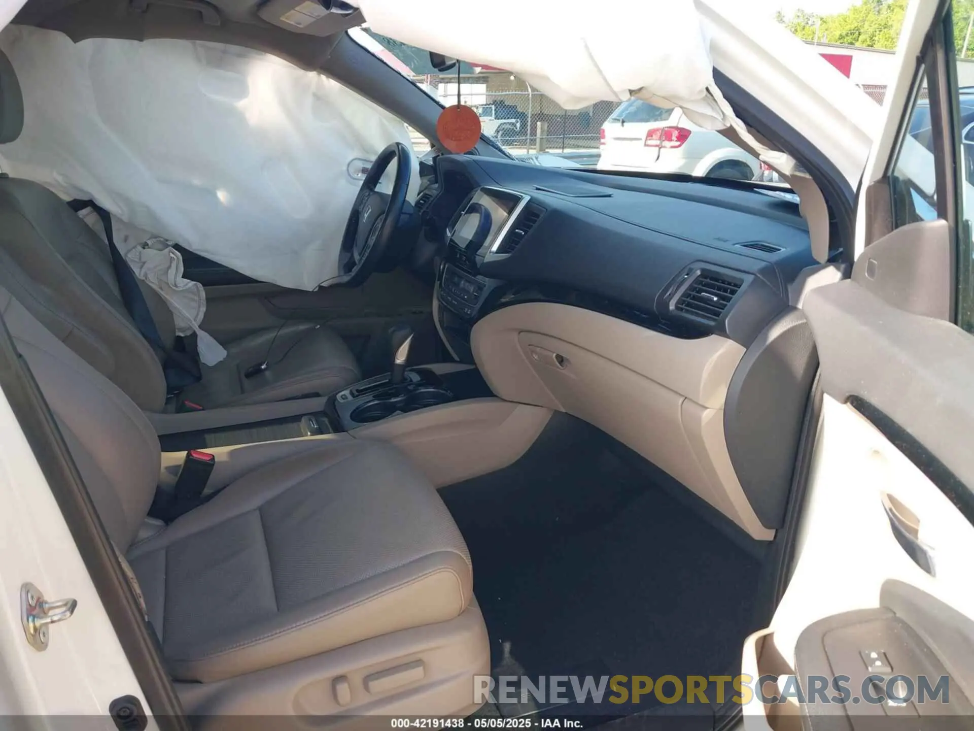 5 Photograph of a damaged car 5FPYK3F74KB006804 HONDA RIDGELINE 2019