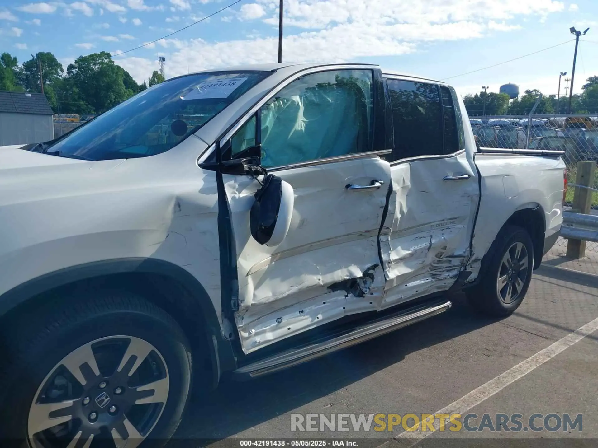 6 Photograph of a damaged car 5FPYK3F74KB006804 HONDA RIDGELINE 2019