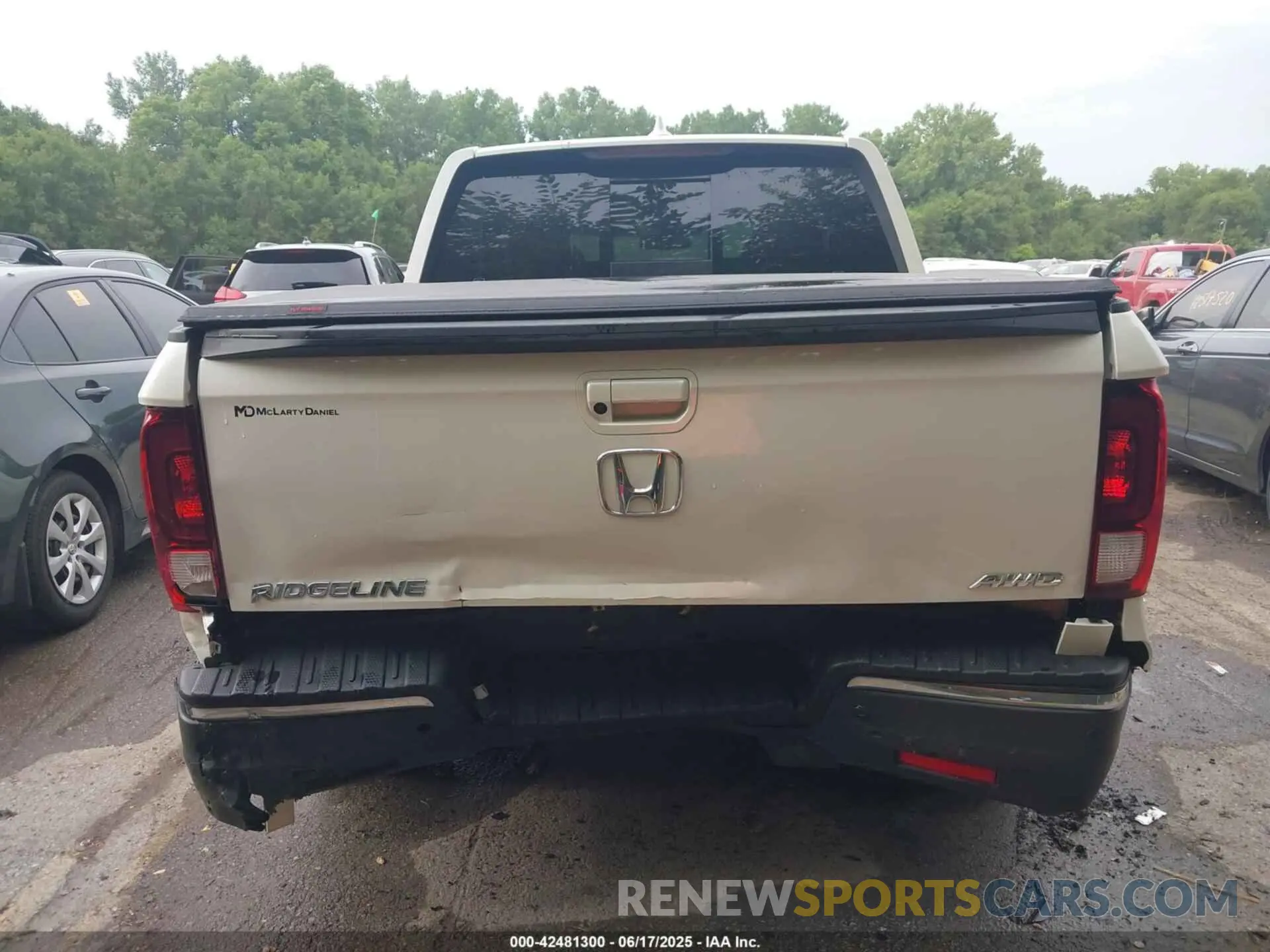 16 Photograph of a damaged car 5FPYK3F75KB013373 HONDA RIDGELINE 2019