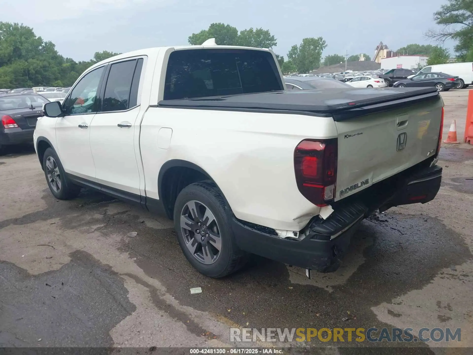 3 Photograph of a damaged car 5FPYK3F75KB013373 HONDA RIDGELINE 2019