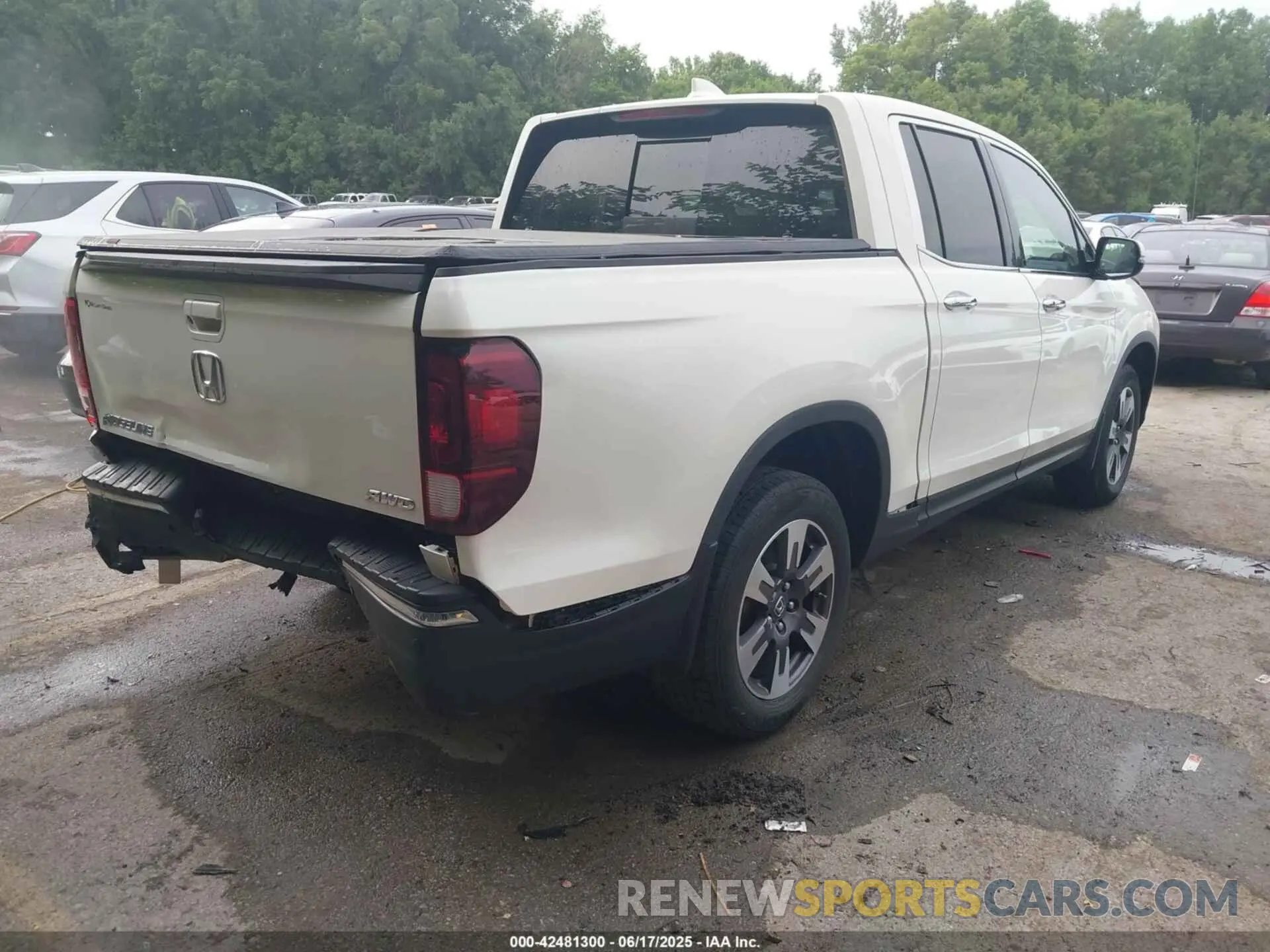 4 Photograph of a damaged car 5FPYK3F75KB013373 HONDA RIDGELINE 2019