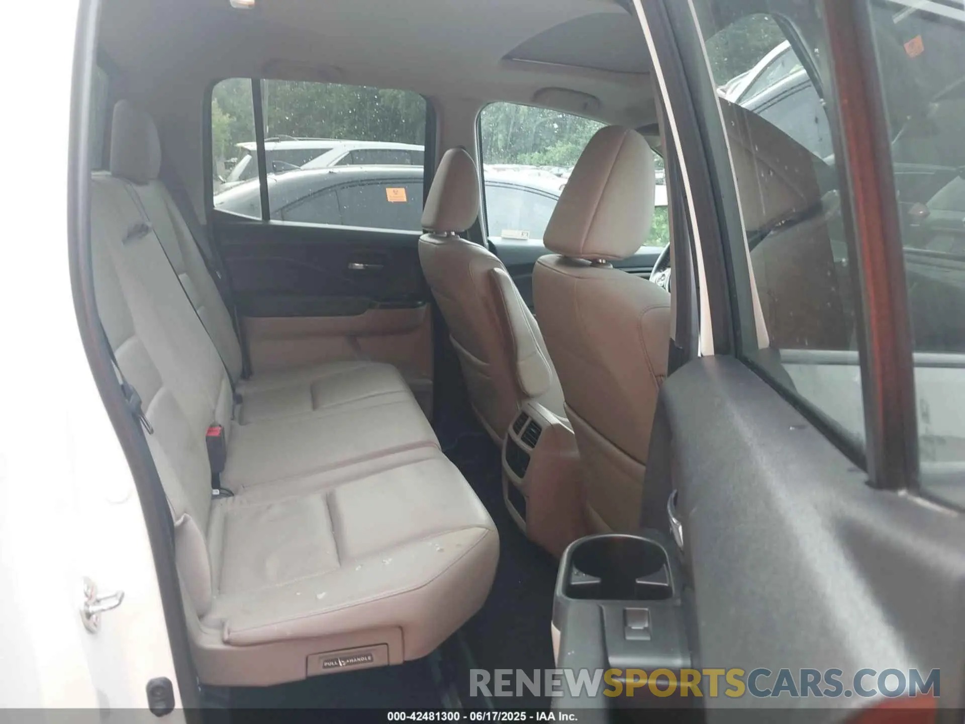 8 Photograph of a damaged car 5FPYK3F75KB013373 HONDA RIDGELINE 2019