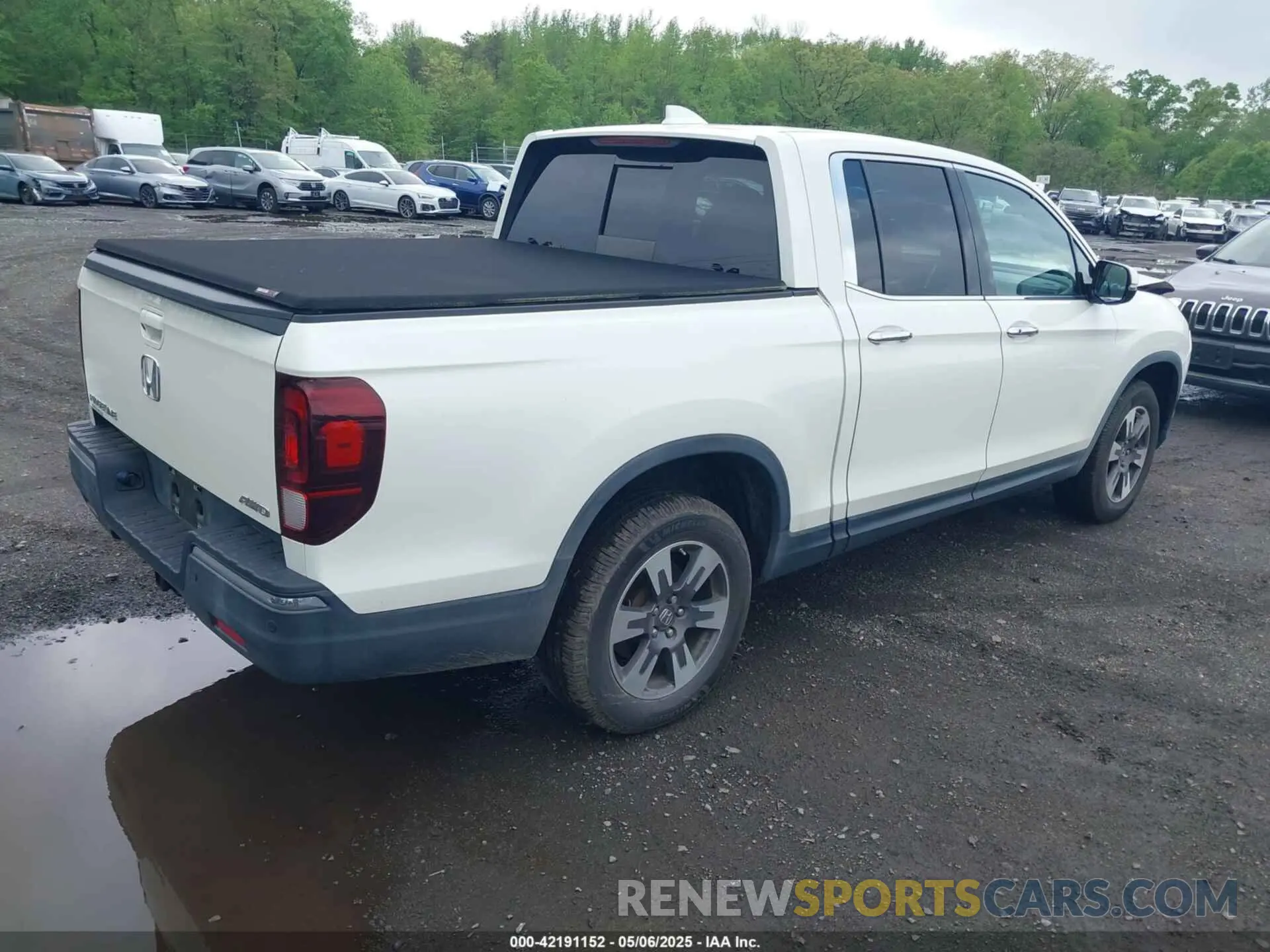 4 Photograph of a damaged car 5FPYK3F75KB020713 HONDA RIDGELINE 2019