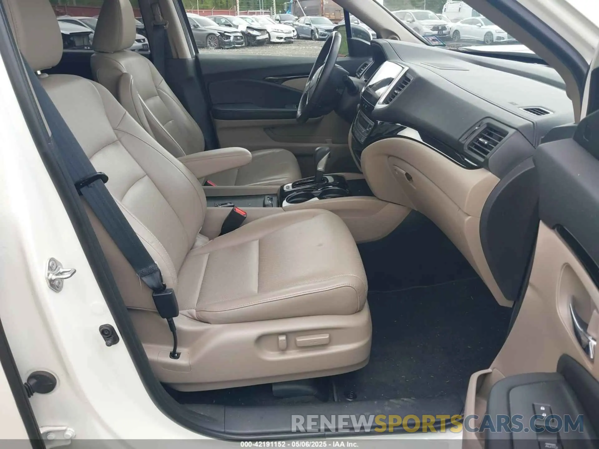 5 Photograph of a damaged car 5FPYK3F75KB020713 HONDA RIDGELINE 2019