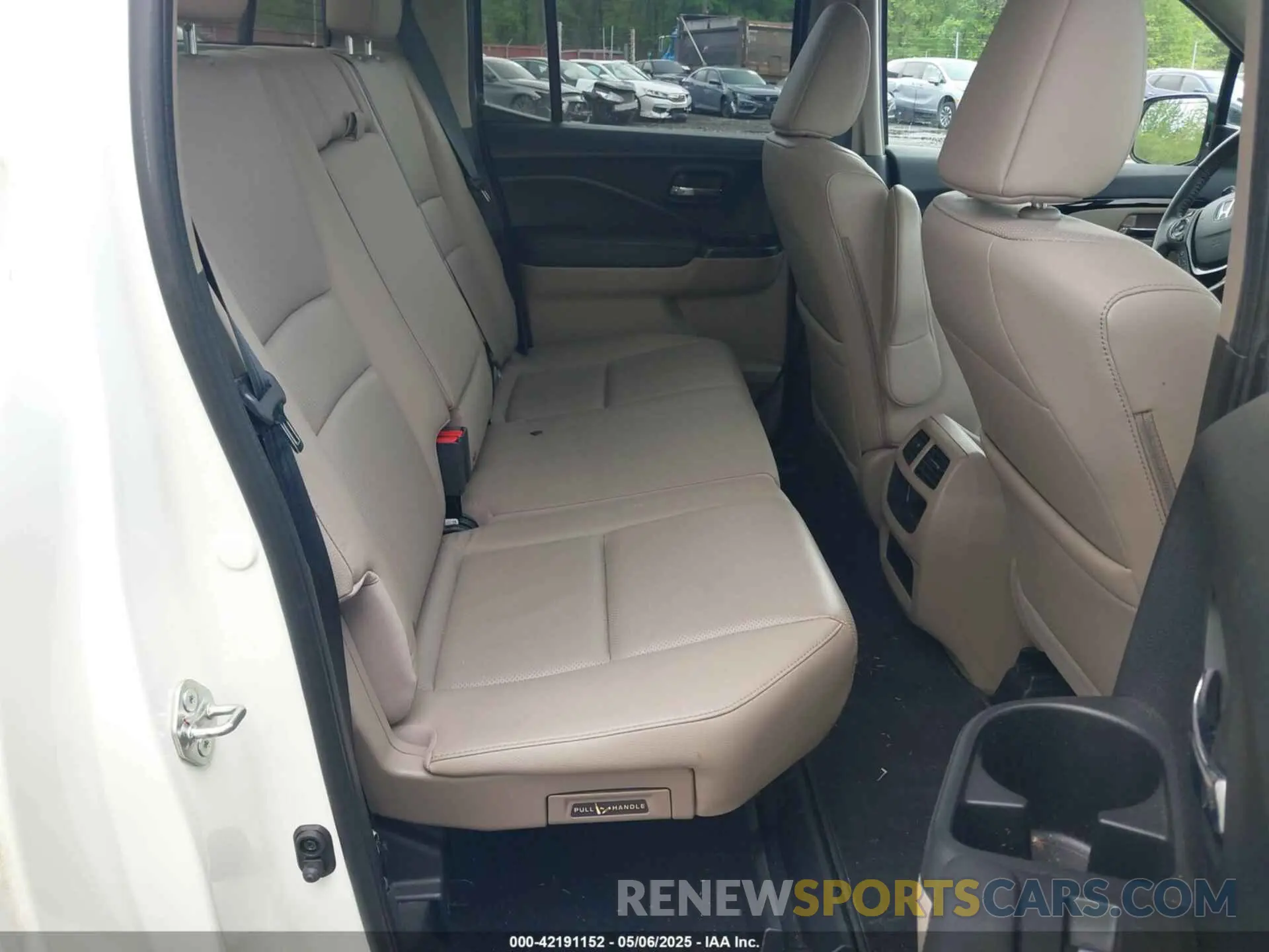 8 Photograph of a damaged car 5FPYK3F75KB020713 HONDA RIDGELINE 2019