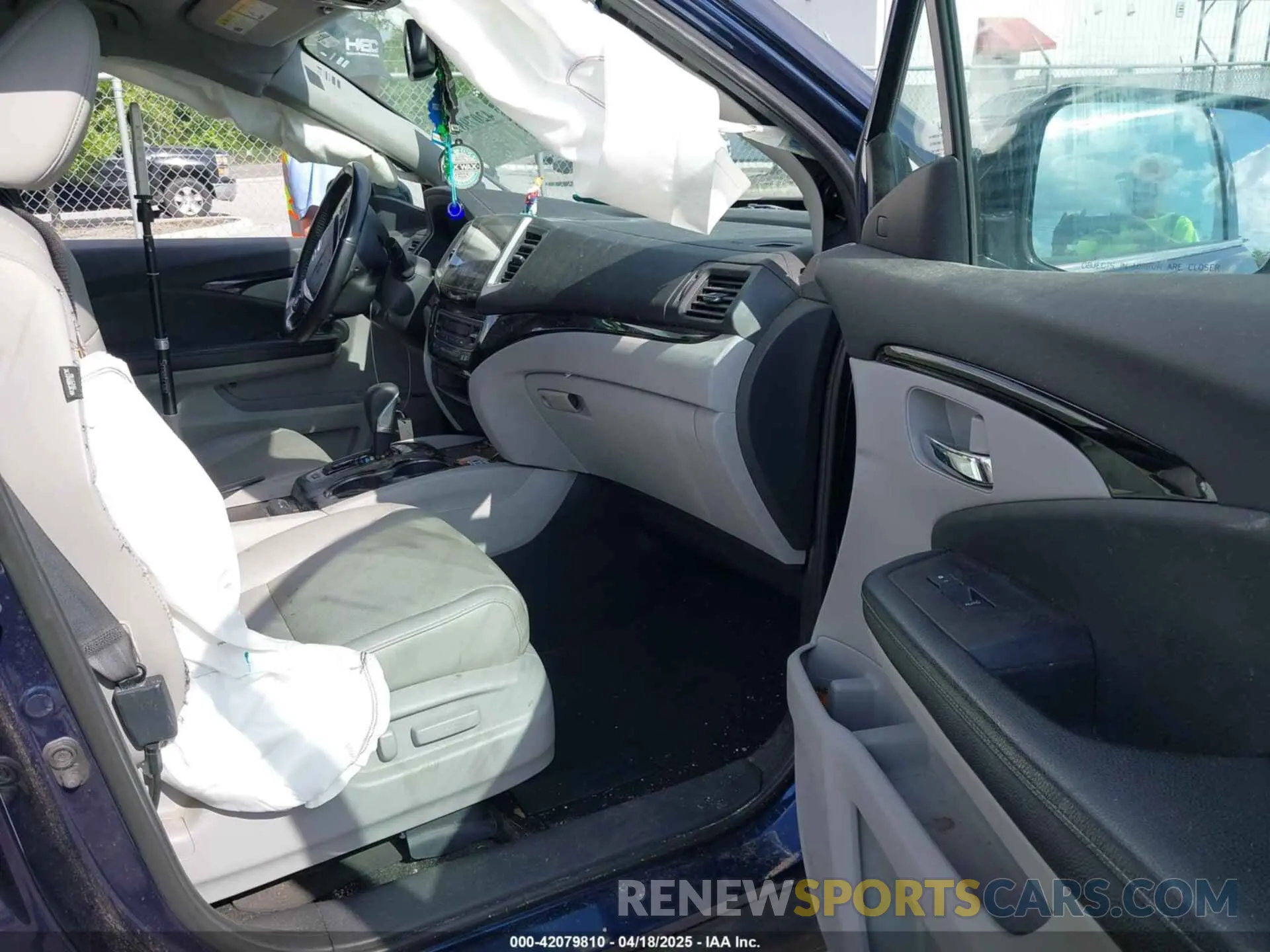 5 Photograph of a damaged car 5FPYK3F76KB010613 HONDA RIDGELINE 2019