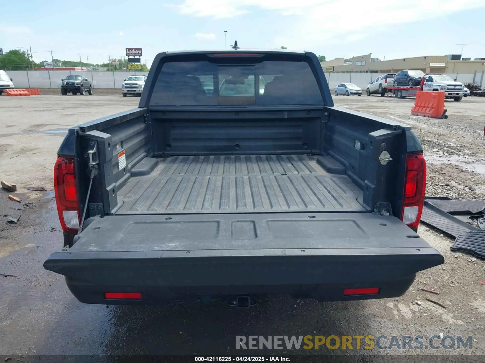 17 Photograph of a damaged car 5FPYK3F89KB001977 HONDA RIDGELINE 2019