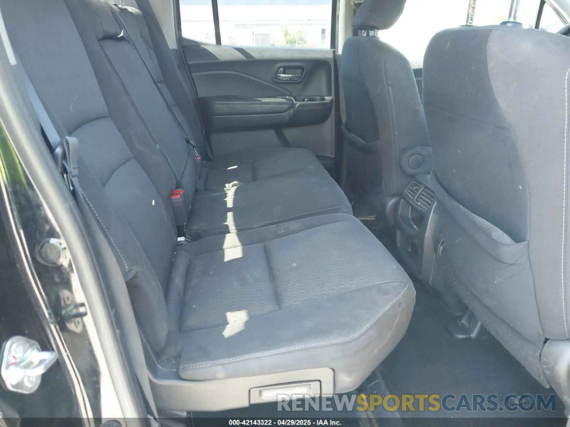 8 Photograph of a damaged car 5FPYK2F19LB000049 HONDA RIDGELINE 2020