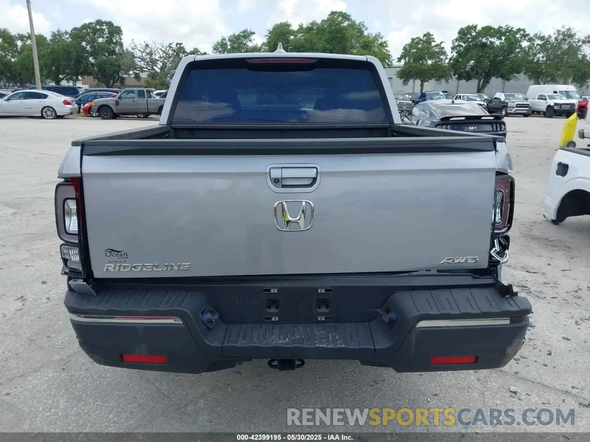 17 Photograph of a damaged car 5FPYK3F19LB024180 HONDA RIDGELINE 2020