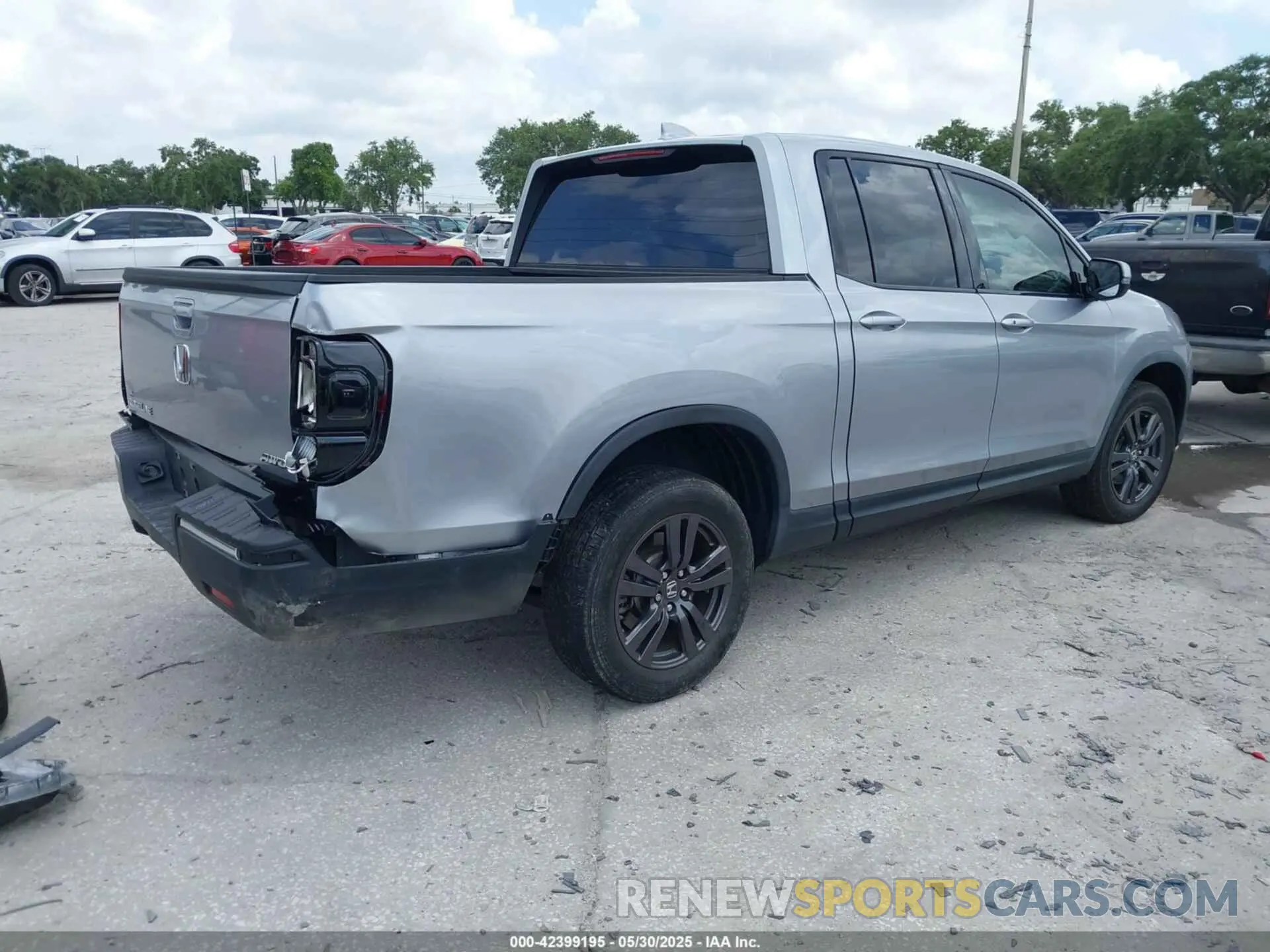 4 Photograph of a damaged car 5FPYK3F19LB024180 HONDA RIDGELINE 2020