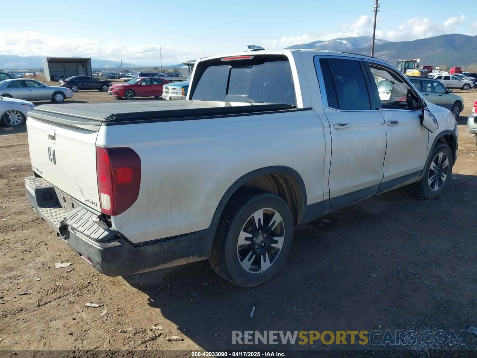 4 Photograph of a damaged car 5FPYK3F50LB028430 HONDA RIDGELINE 2020