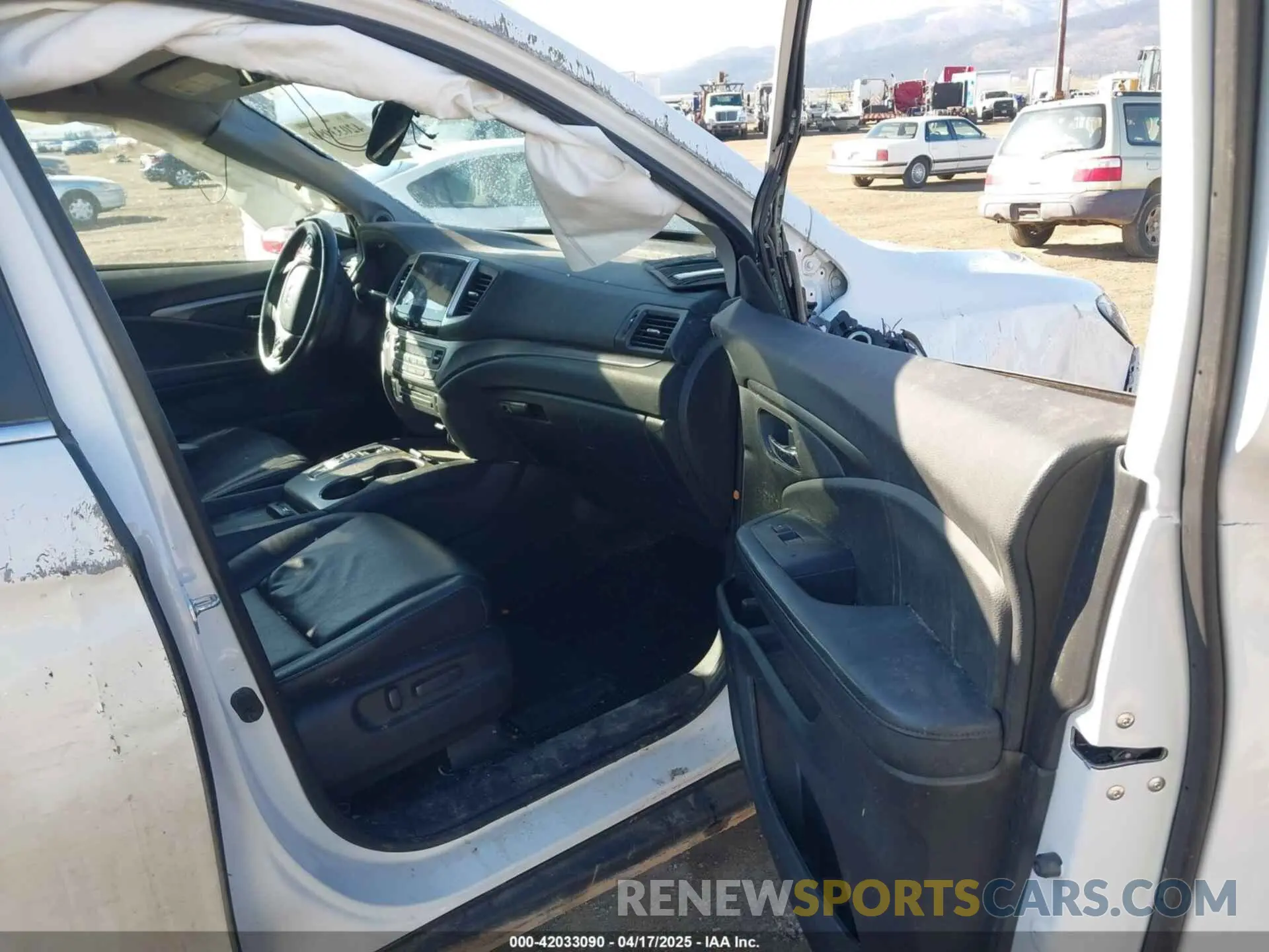 5 Photograph of a damaged car 5FPYK3F50LB028430 HONDA RIDGELINE 2020