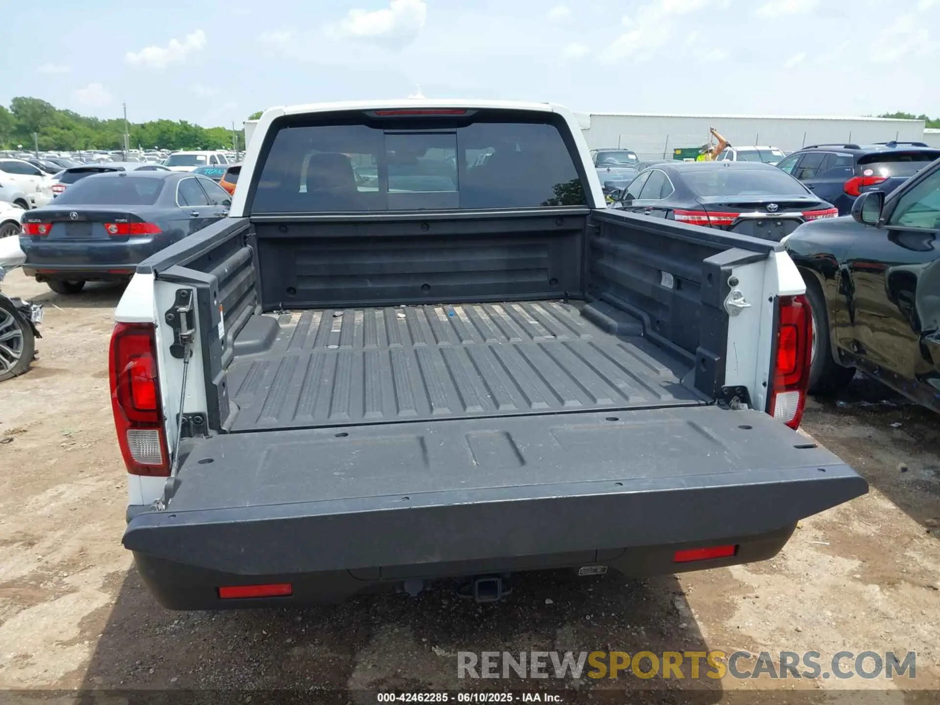 17 Photograph of a damaged car 5FPYK3F51LB029859 HONDA RIDGELINE 2020
