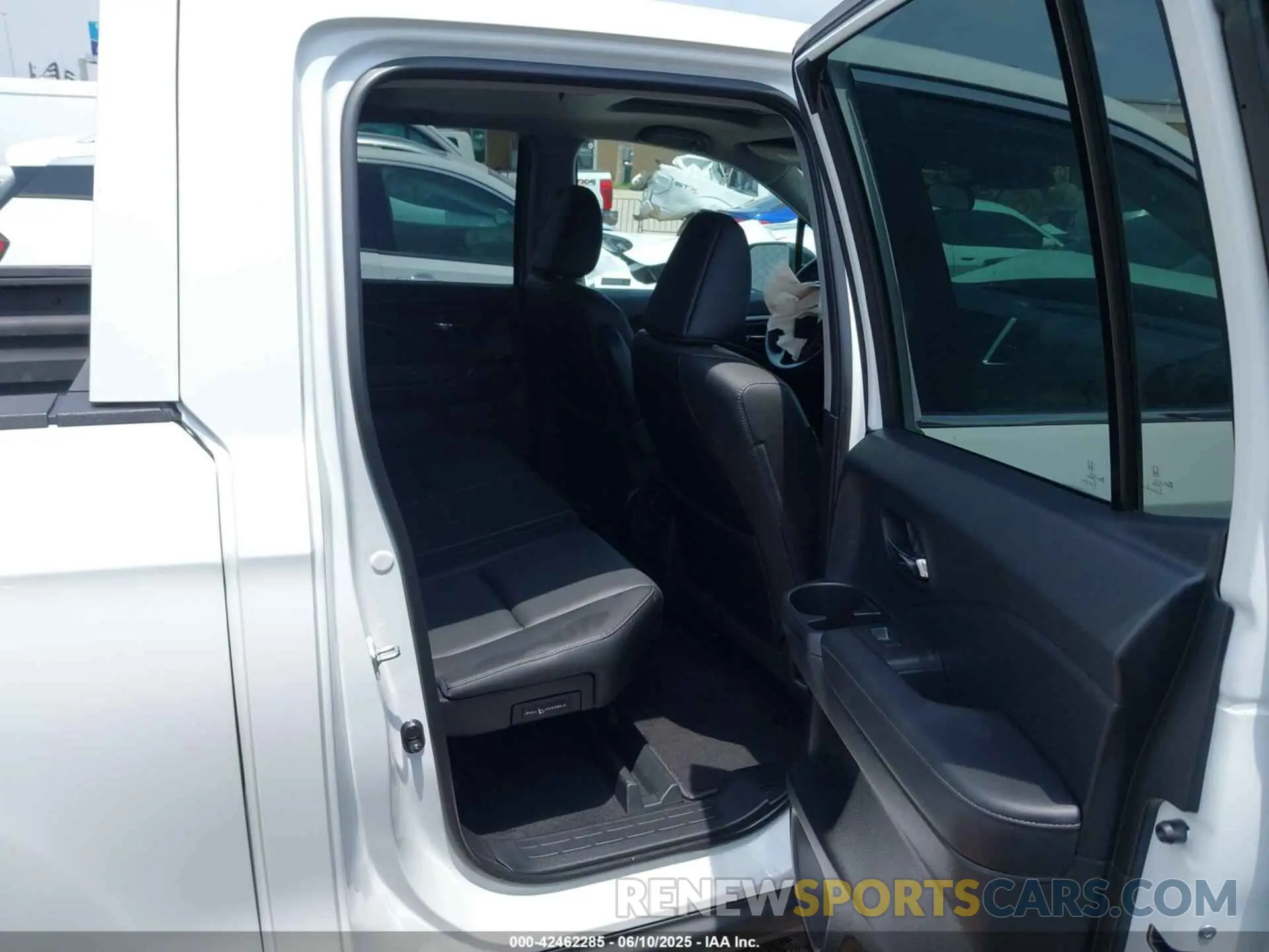 8 Photograph of a damaged car 5FPYK3F51LB029859 HONDA RIDGELINE 2020