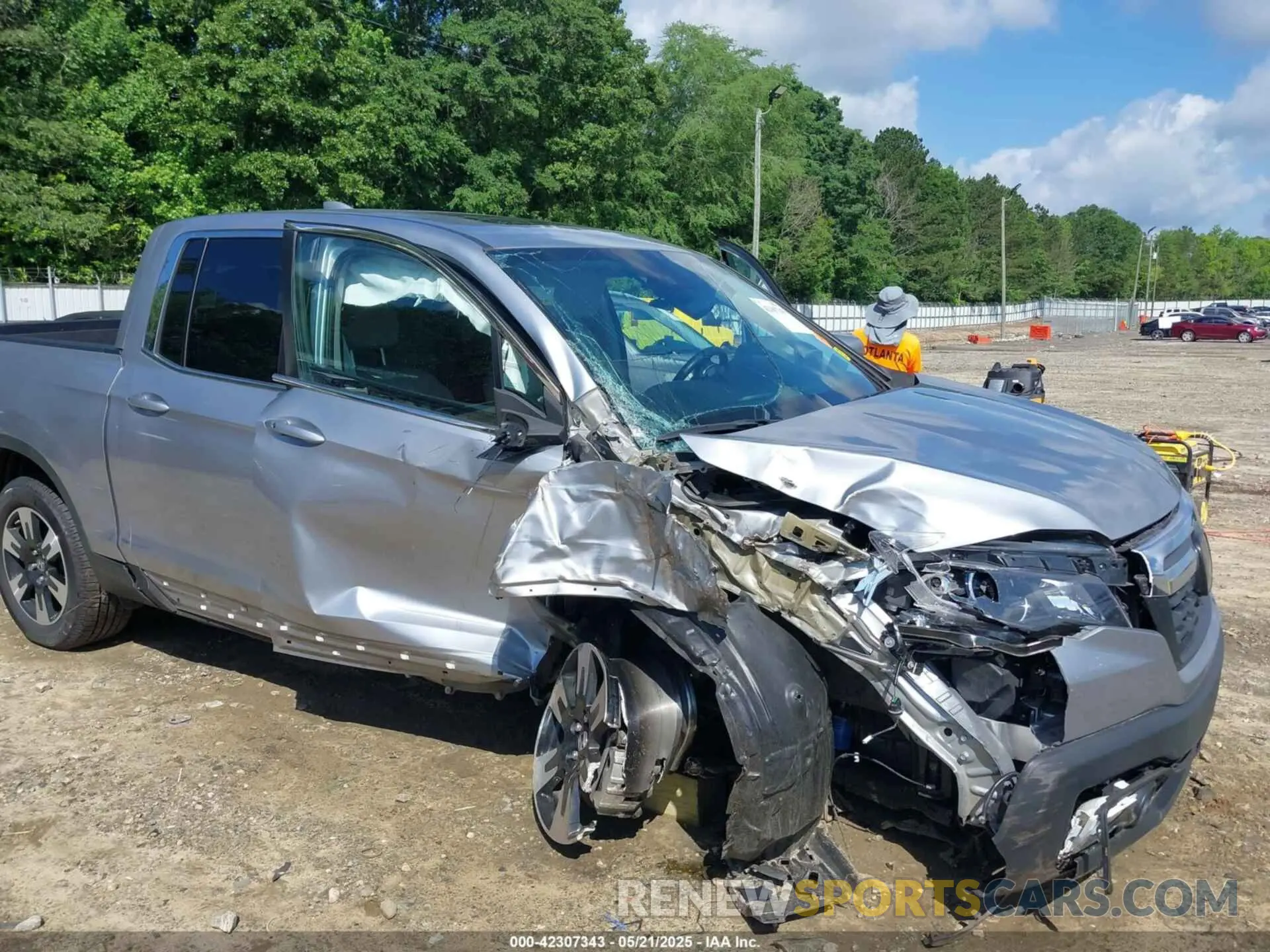 6 Photograph of a damaged car 5FPYK3F5XLB025857 HONDA RIDGELINE 2020